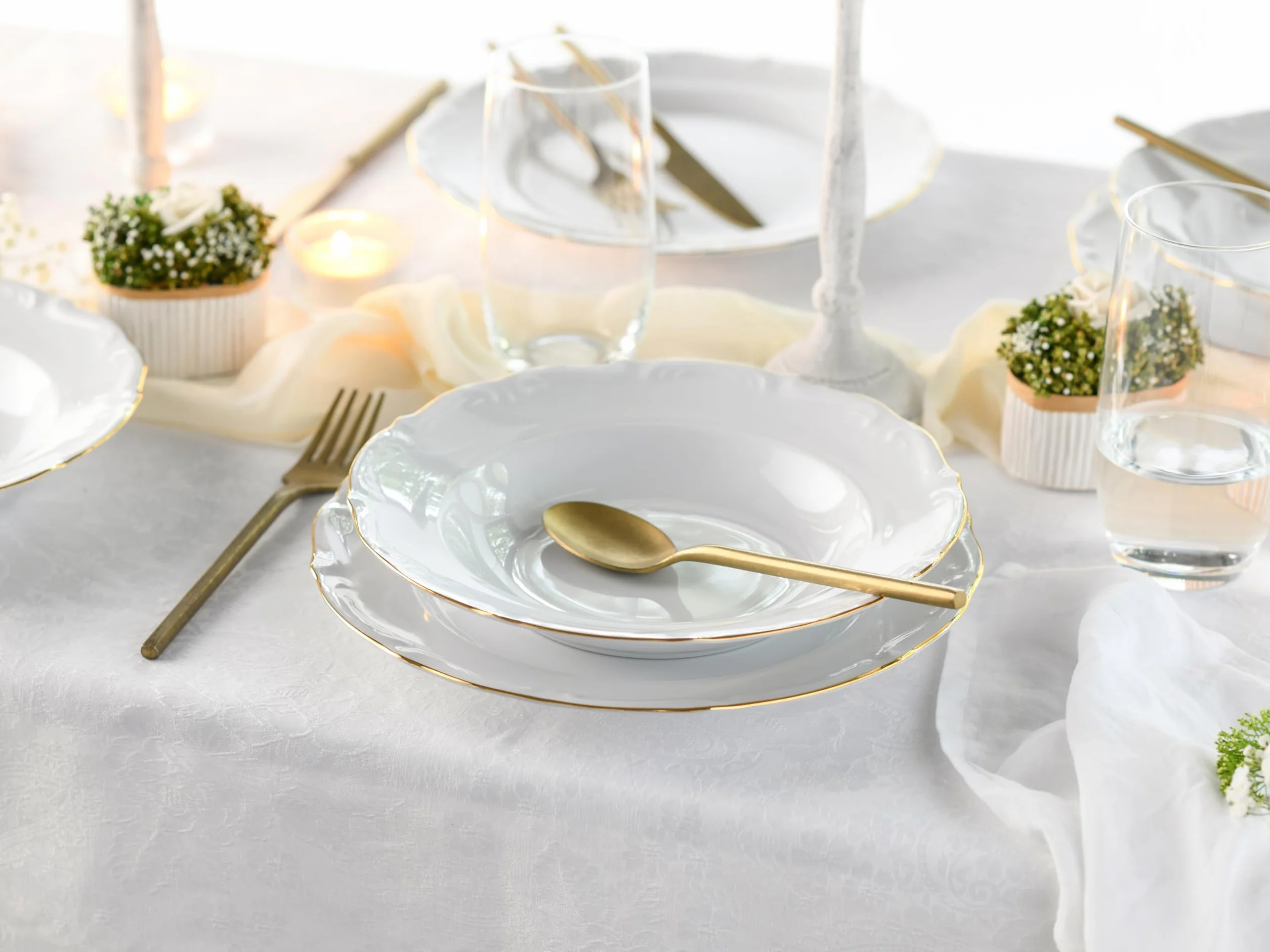 CreaTable, 24321, seria Maria Theresia Gold, 18-częściowy zestaw naczyń dla 6 osób, zestaw talerzy z porcelany, wyprodukowano w Europie