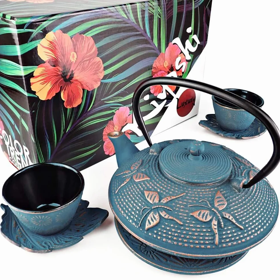 Japoński zestaw do herbaty 7 szt. "Blue Butterfly" żeliwny dzbanek do herbaty z 2 filiżankami do herbaty, 2 spodkami, zaparzaczem do herbaty i czajniczkiem. Ceremonialne akcesoria do
