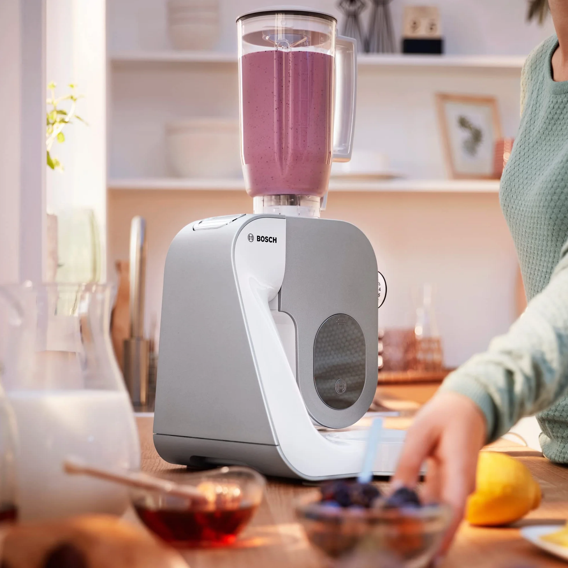 Bosch Robot kuchenny Serie 4 MUM58W20, 1000 W, misa stalowa 3,9 l, wielofunkcyjny zestaw akcesoriów