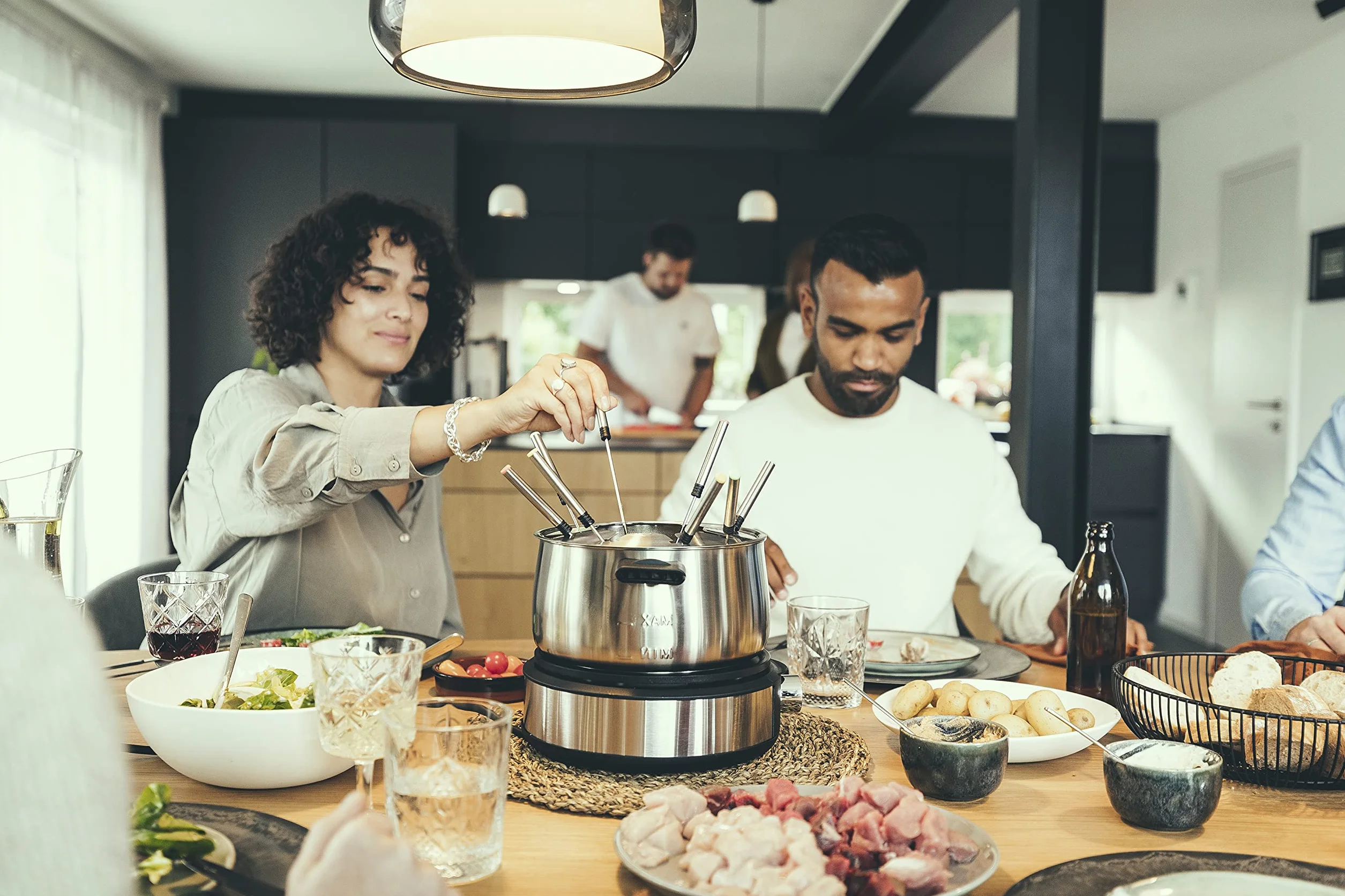 Fondue połączone z naleśnikarką SEVERIN FO 2471, urządzenie 2w1, zestaw z 8 widelcami nadającymi się do mycia w zmywarce, zdejmowana płyta do naleśników, moc 1500 W