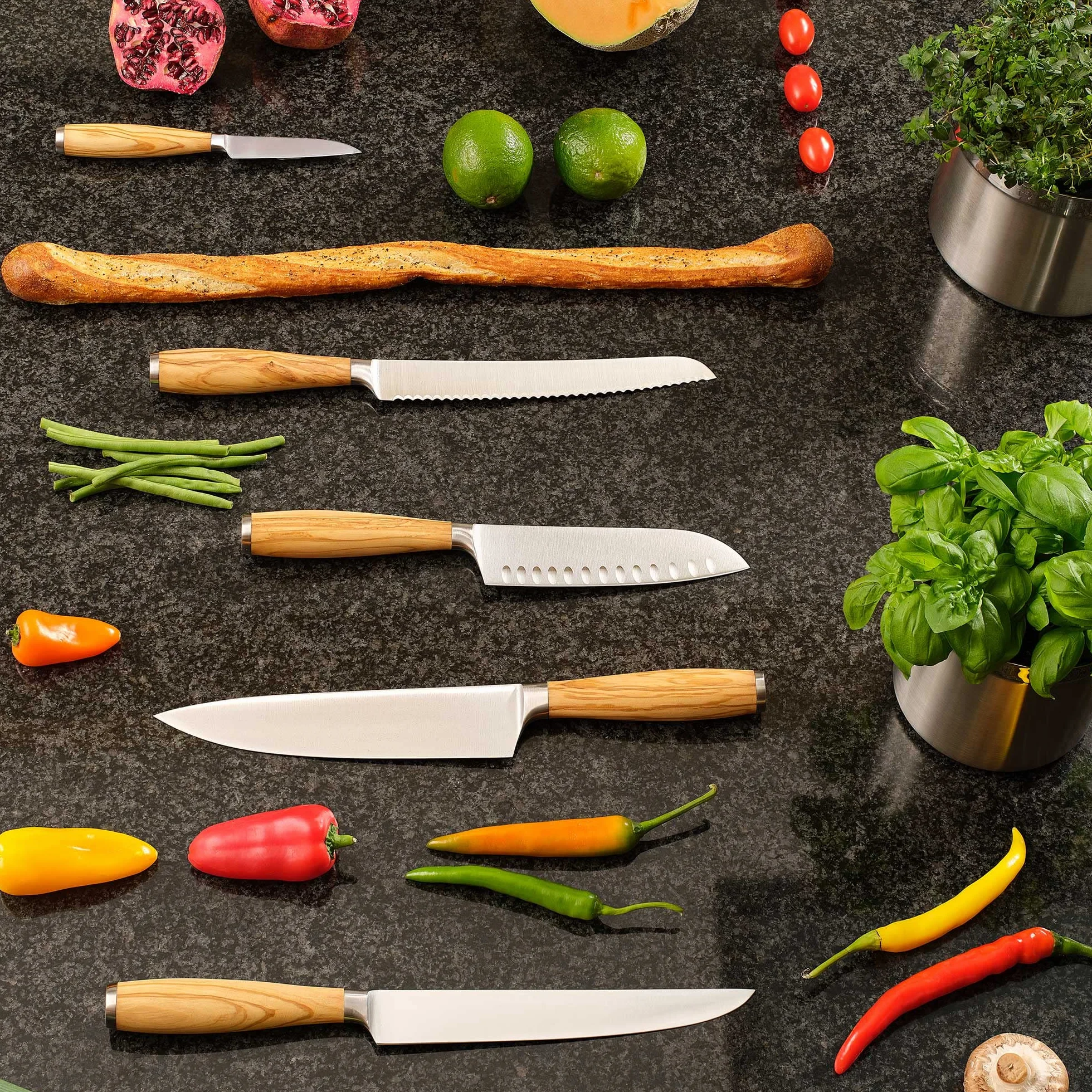 Rösle Nóż Santoku Artesano 16,5 cm – wysokiej jakości nóż kuchenny do krojenia mięsa, ryb, drobiu i warzyw, ostry nóż do krojenia z ergonomicznym uchwytem z drewna oliwkowego