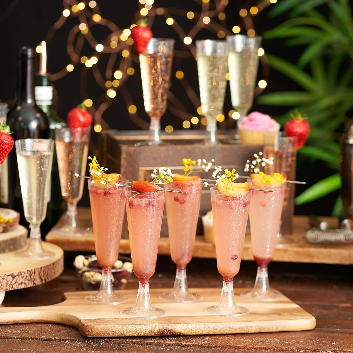 MATANA 24 plastikowe kieliszki do szampana premium ze srebrnym brokatem, 150 ml – kieliszki do tostów wielokrotnego użytku, kieliszki do koktajli Prosecco na wesela, urodziny, Boże Narodzenie, grill,