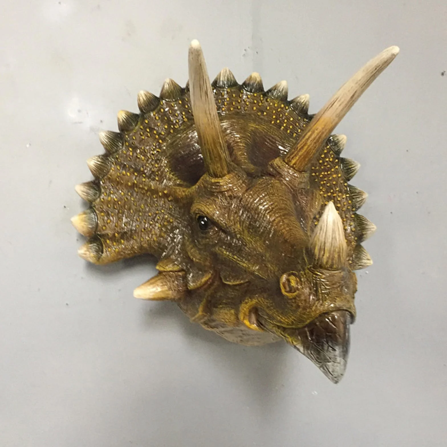 YXCQHZM Głowa dinozaura rzeźba Triceratops montowana na ścianie wisząca dekoracja tablica figurka realistyczna replika ziemia przed czasem epoka lodowcowa dinozaury