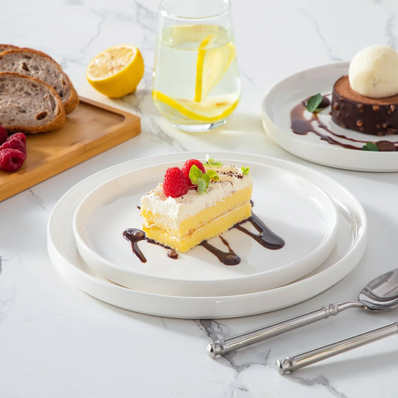 MALACASA Talerze deserowe dla 6 osób, Ø 21 cm, zestaw małych talerzy z porcelany, talerze śniadaniowe z krawędzią, białe, nadają się do mycia w zmywarce, seria LEAH