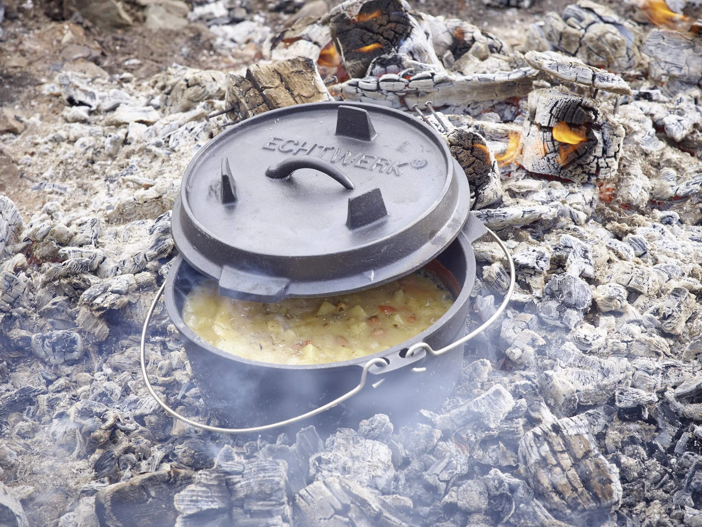 ECHTWERK Dutch Oven, garnek do duszenia, duży 31,5 x 21 cm, z żeliwa i emaliowaną powłoką, z pasującą pokrywą i uchwytem ze stali nierdzewnej, 8 litrów