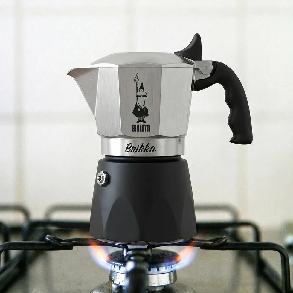 Bialetti New Brikka 2023, słoik do mokki, jedyny ekspres do kawy, który może zrobić kremowe espresso, 2 filiżanki, aluminium i czarny