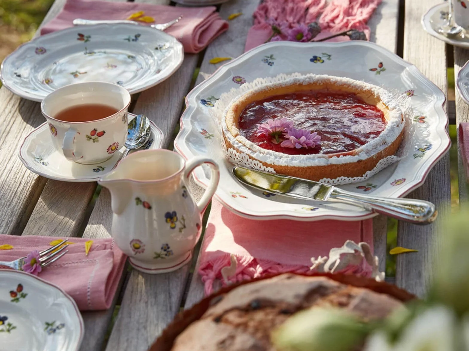 Villeroy & Boch Petite Fleur spodek śniadaniowy 6 sztuk nr 1023951250 i zestaw 4 szt. EKM Living słomki ze stali szlachetnej