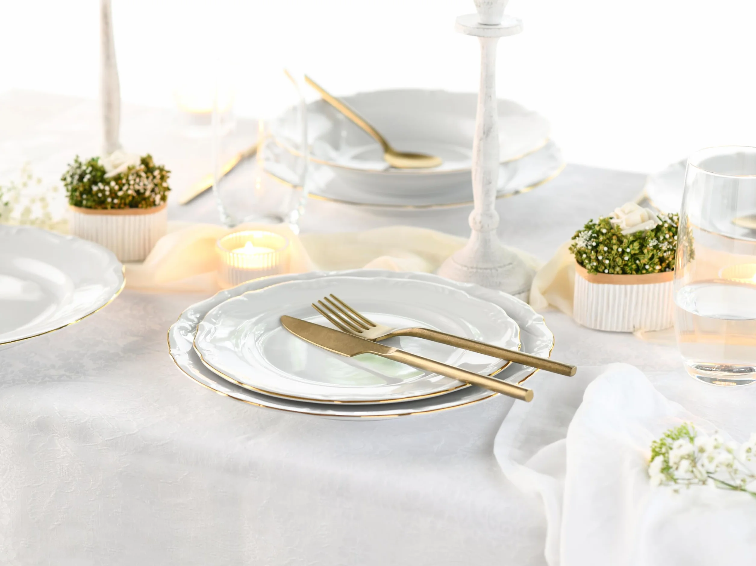 CreaTable, 24321, seria Maria Theresia Gold, 18-częściowy zestaw naczyń dla 6 osób, zestaw talerzy z porcelany, wyprodukowano w Europie