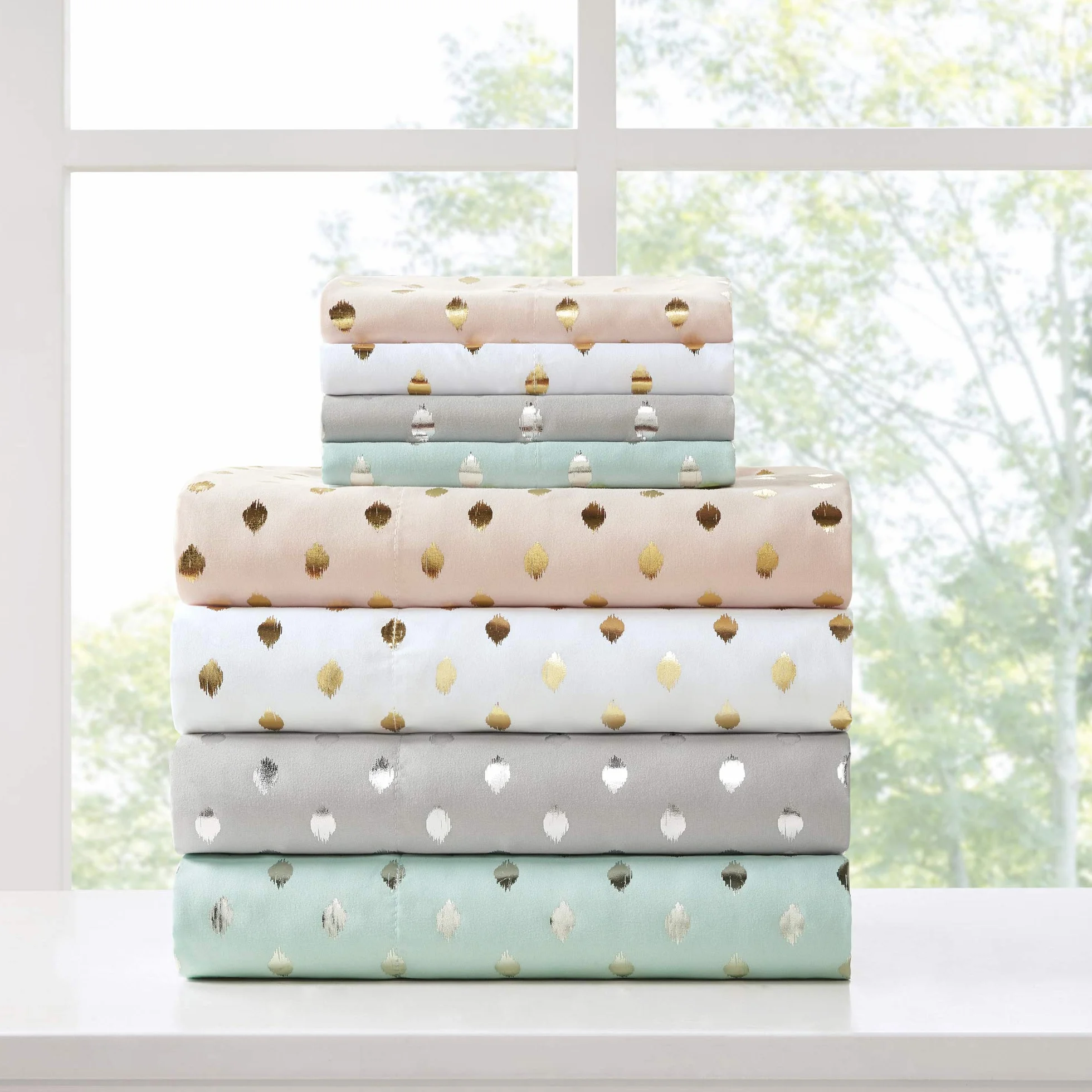 Intelligent Design Microfiber Cozy Bed Sheet Set, Modern All Season Bedding & Pillowcases, Premium 14" Elastic Pocket Fits up to 16" Mattress, Queen Blush/Gold Metallic Dot 4 Piece
