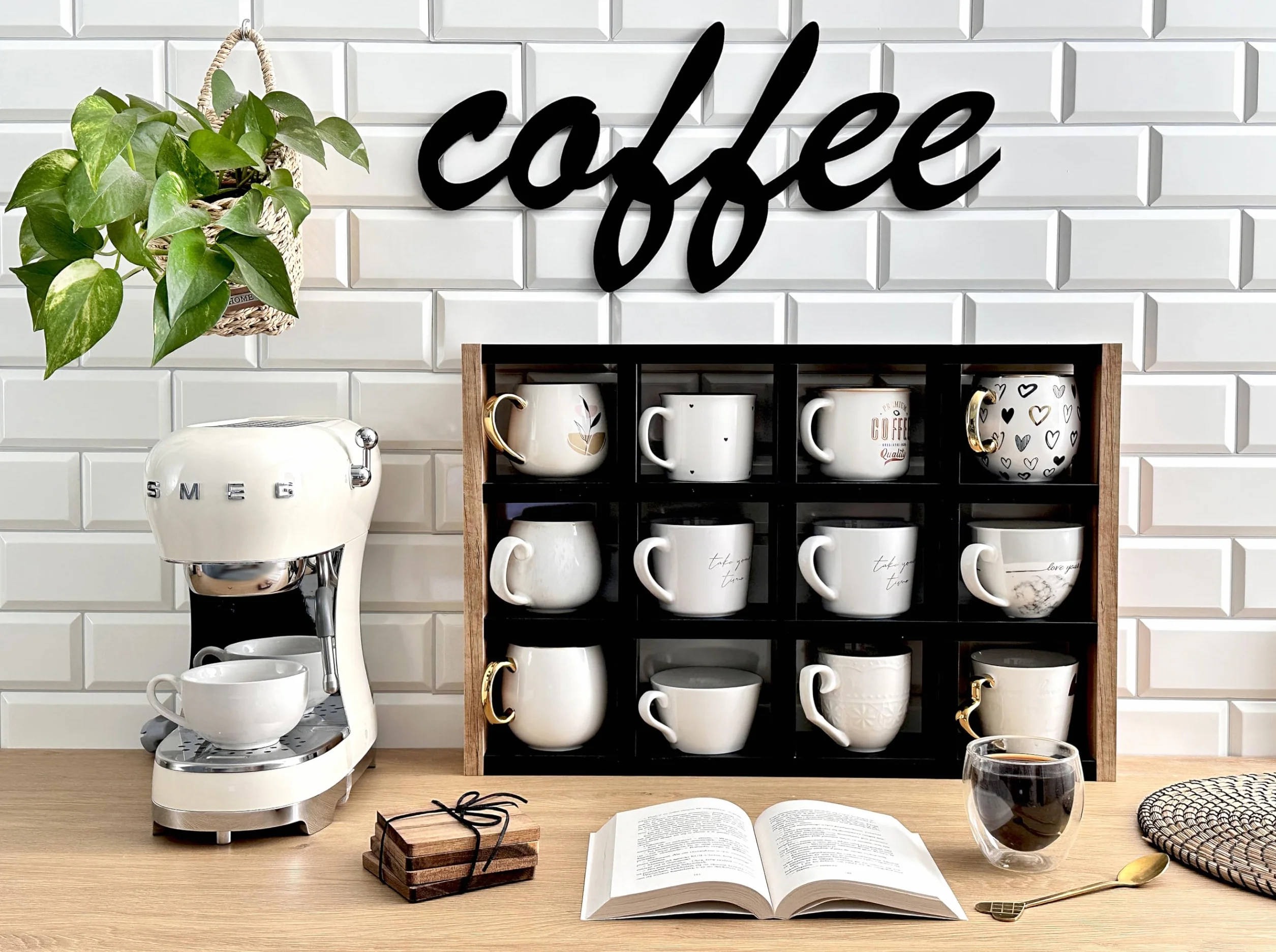 Stojąca półka na kubki – stylowy organizer na kubki, filiżanki i akcesoria | 12 przegródek | Bez montażu | Idealna do kuchni, jadalni i biura | Dąb Craft + czarny