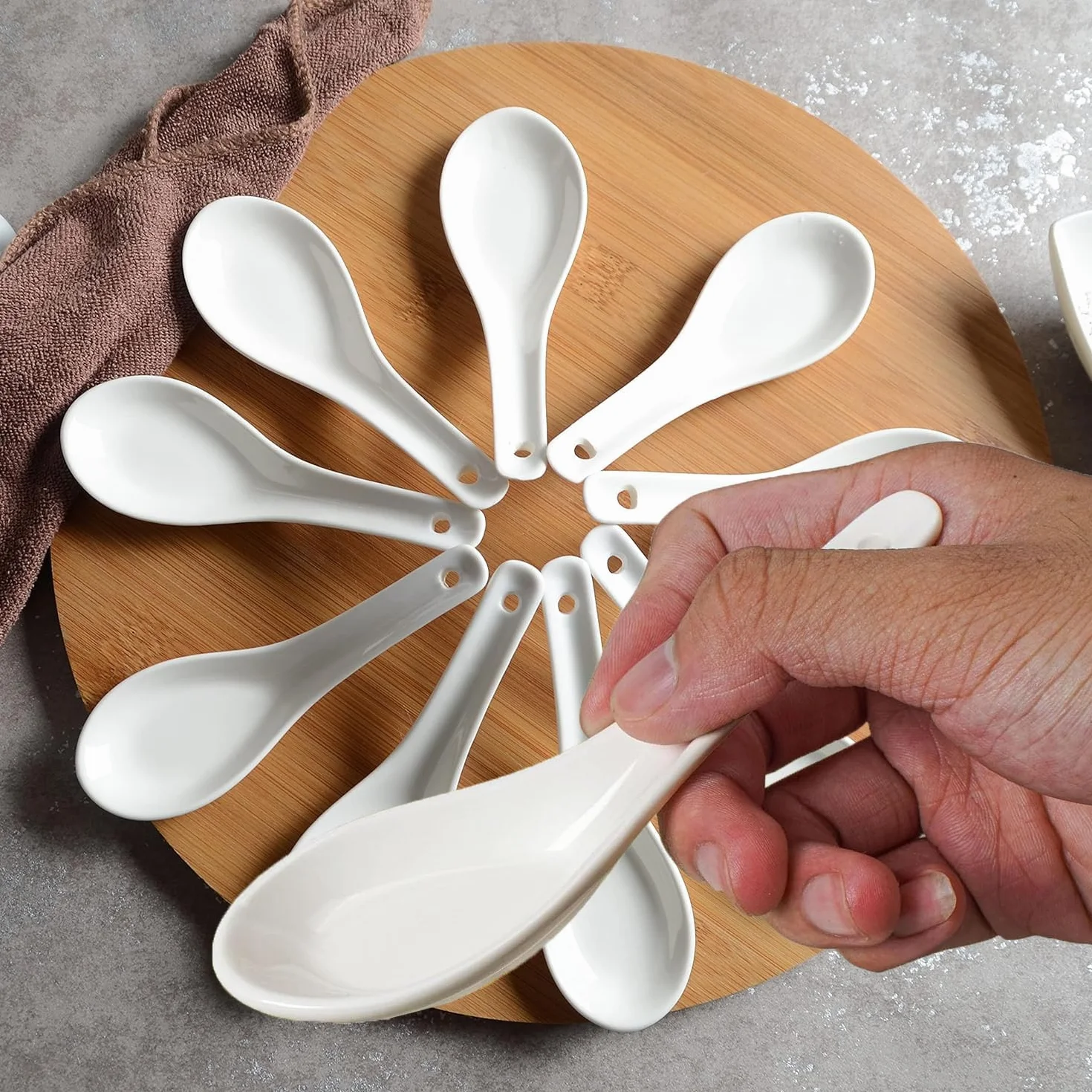 LATRAT 6 x ceramiczne łyżki do zupy, łyżki do zupy, zestaw łyżek porcelanowych, łyżki do serwowania miski ryżu, ramen, przystawki, deser, biały