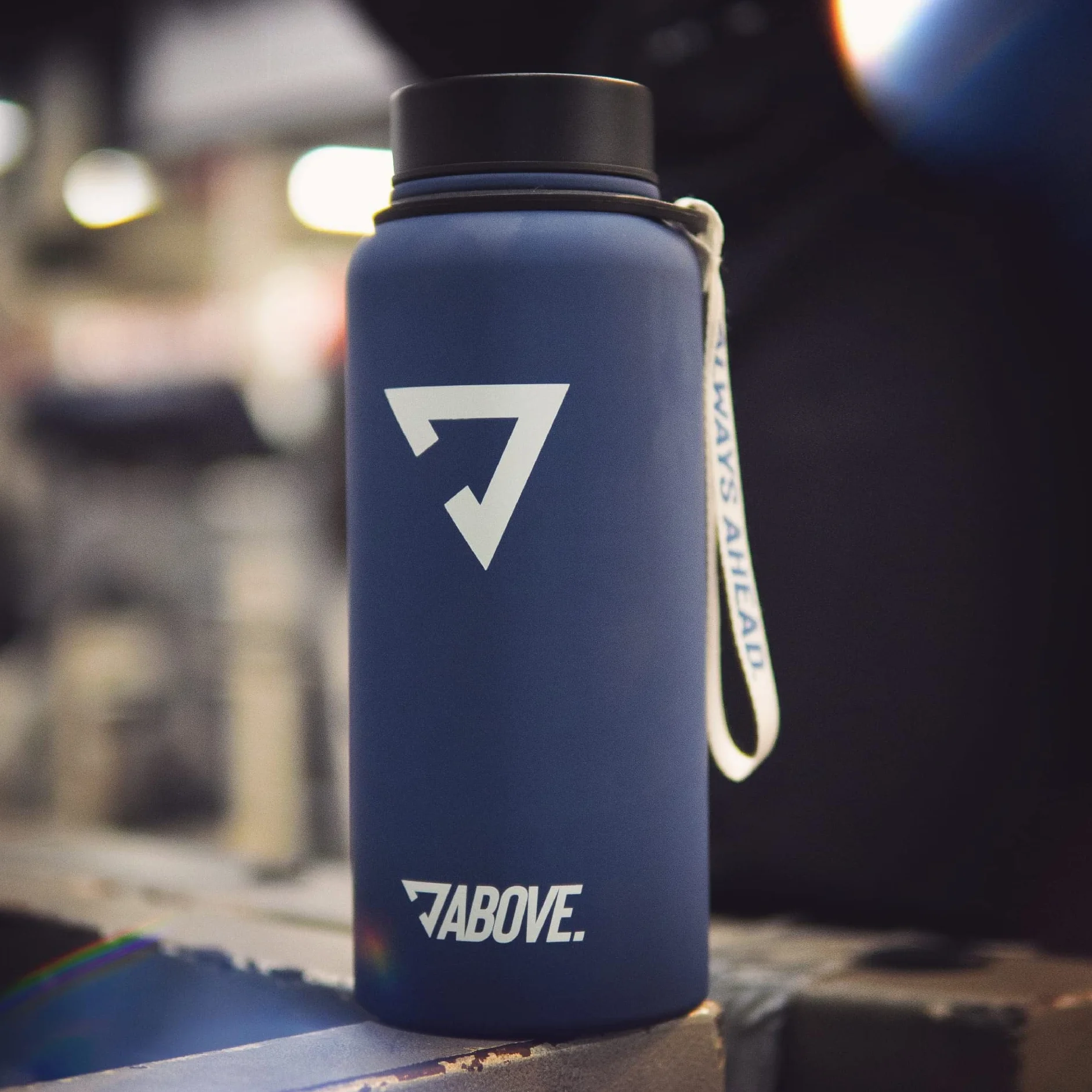 ABOVE. Butelka ze stali nierdzewnej 950ml, 2 nakrętki do picia, termos o podwójnych ściankach utrzymuje ciepło do 12 godzin i zimno do 24 godzin, 100% wolna od BPA, dla sportu i camping (Niebieski)