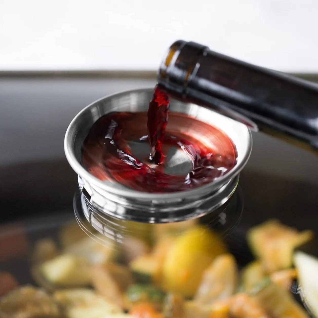 Brytfanna z odlewu aluminiowego, 7 l, w zestawie pokrywka grillowa ze zintegrowanym przyciskiem aromatu, patelnia do duszenia, nieprzywierająca powłoka teflonowa, do 240°C, nadaje się do mycia w zmywarce