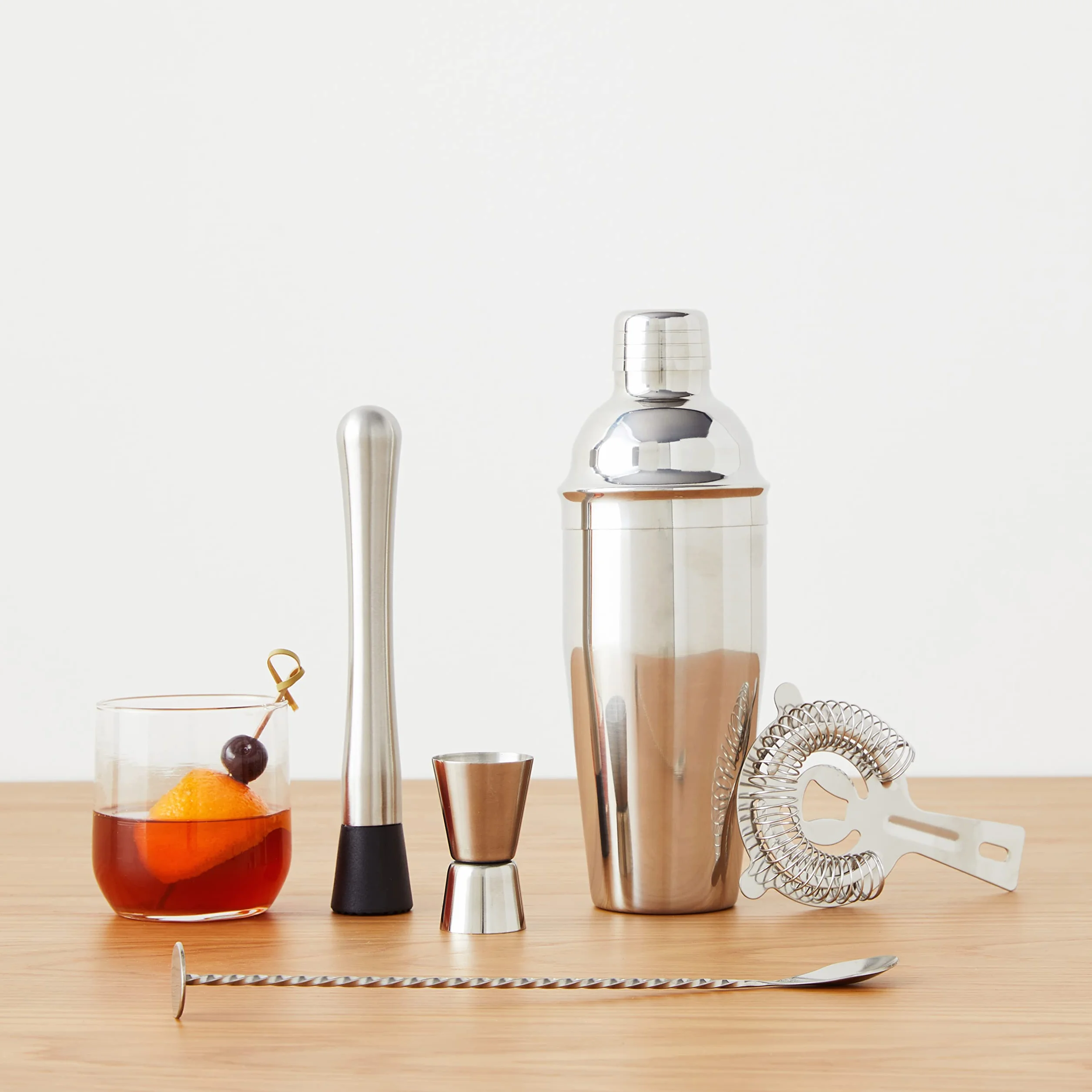 Amazon Basics zestaw sztućców barowych, shaker 710 ml, sitko, jigger i ubijak, 5 szt., stal nierdzewna