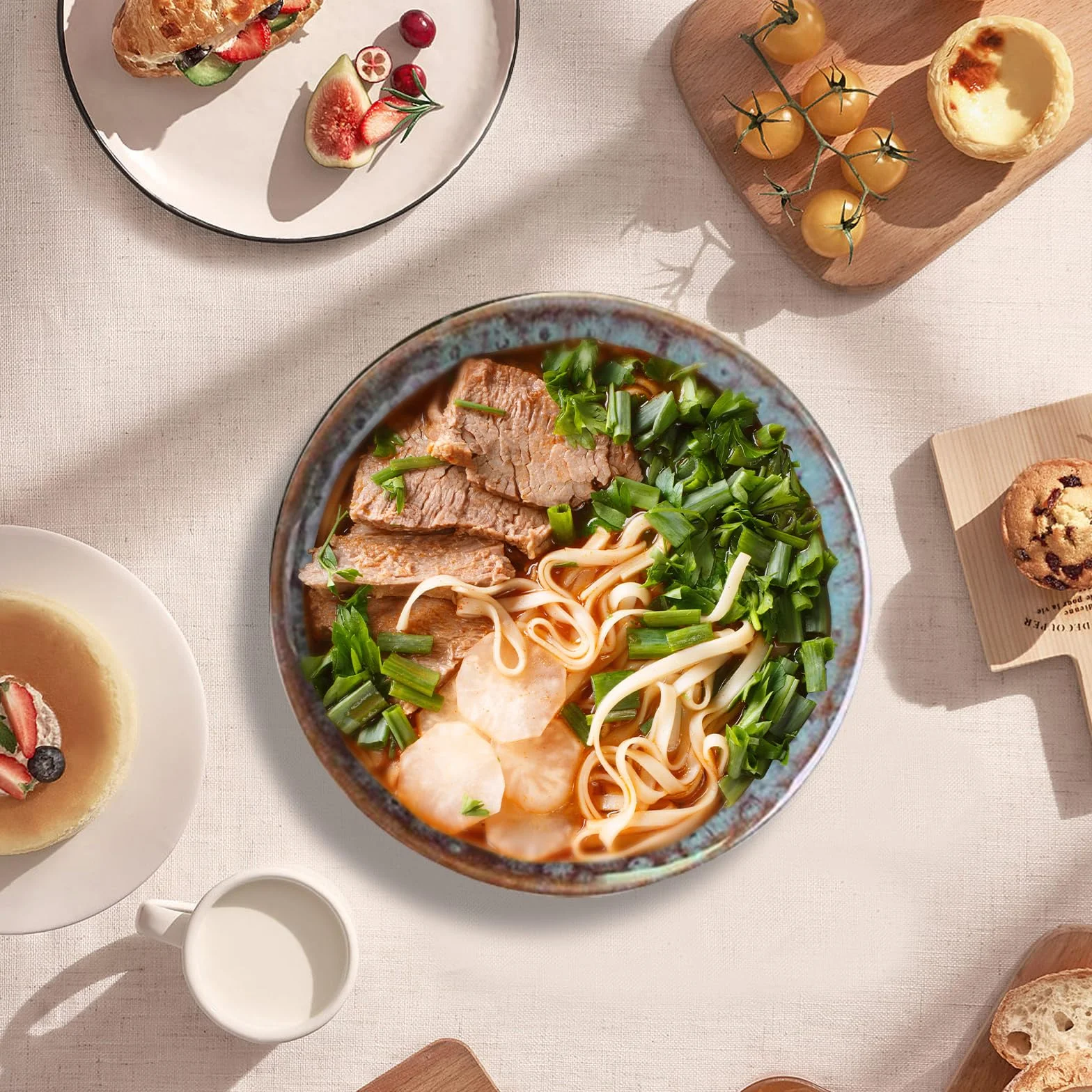 2 sztuki miski na zupę z pałeczkami, widelcem i łyżkami, zestaw 1200 ml miski na ramen, miska do sałaty z ceramiki na udon, azjatyckie makarony, 20 cm duża miska (Pfauenschwanz)