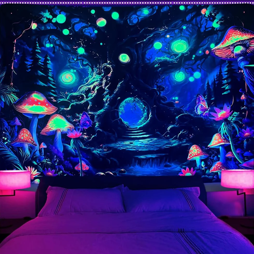 Cyiecw Dywan ścienny Aesthetic w świetle UV, Reaktywny UV na Podłodze Dywan z Grzybami i Drzewem życia, Dekoracja Gobelinem, Fluoryzujące Rośliny, Las, Dywan ścienny, Dekoracja Salonu (200 * 150cm)