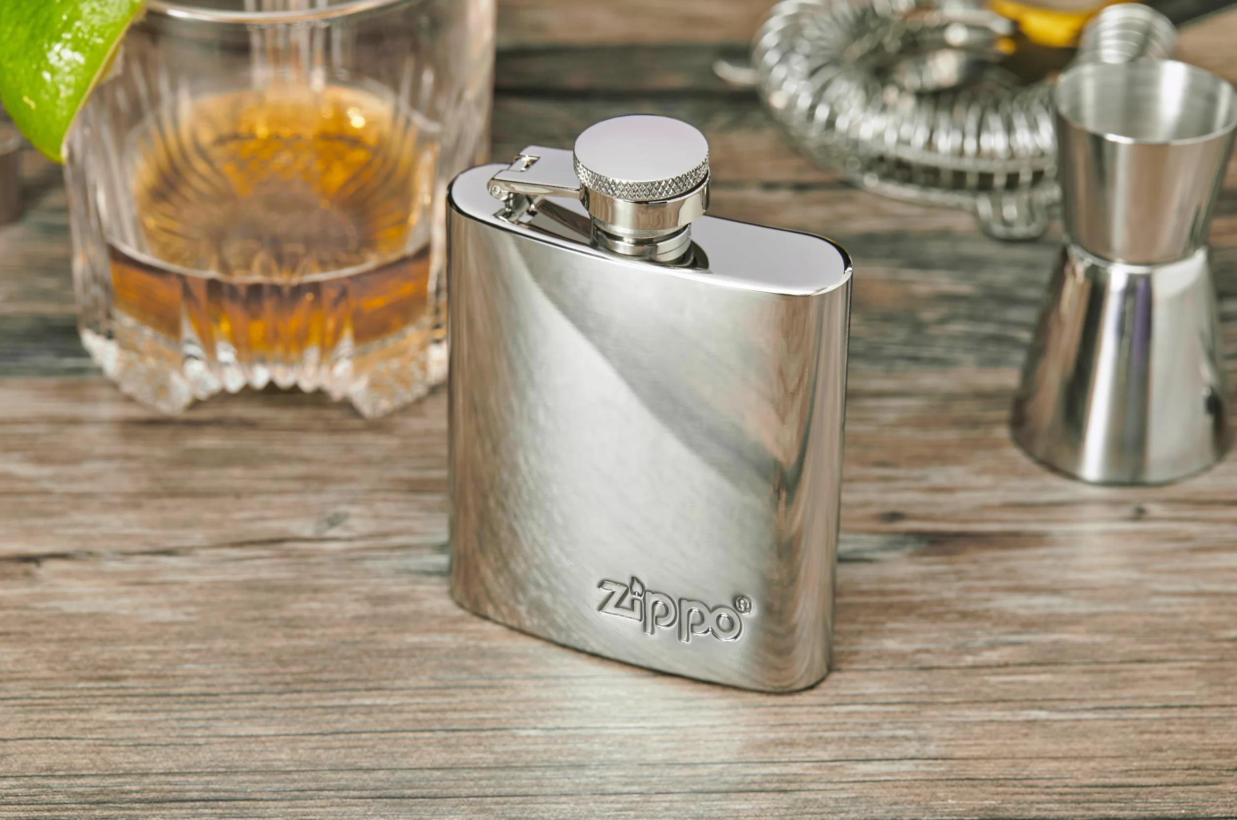 Zippo Piersiówka ze Stali Nierdzewnej, Srebrna, 177 ml, Polerowana, optymalna na Wędrówki i do Aktywności na Świeżym Powietrzu