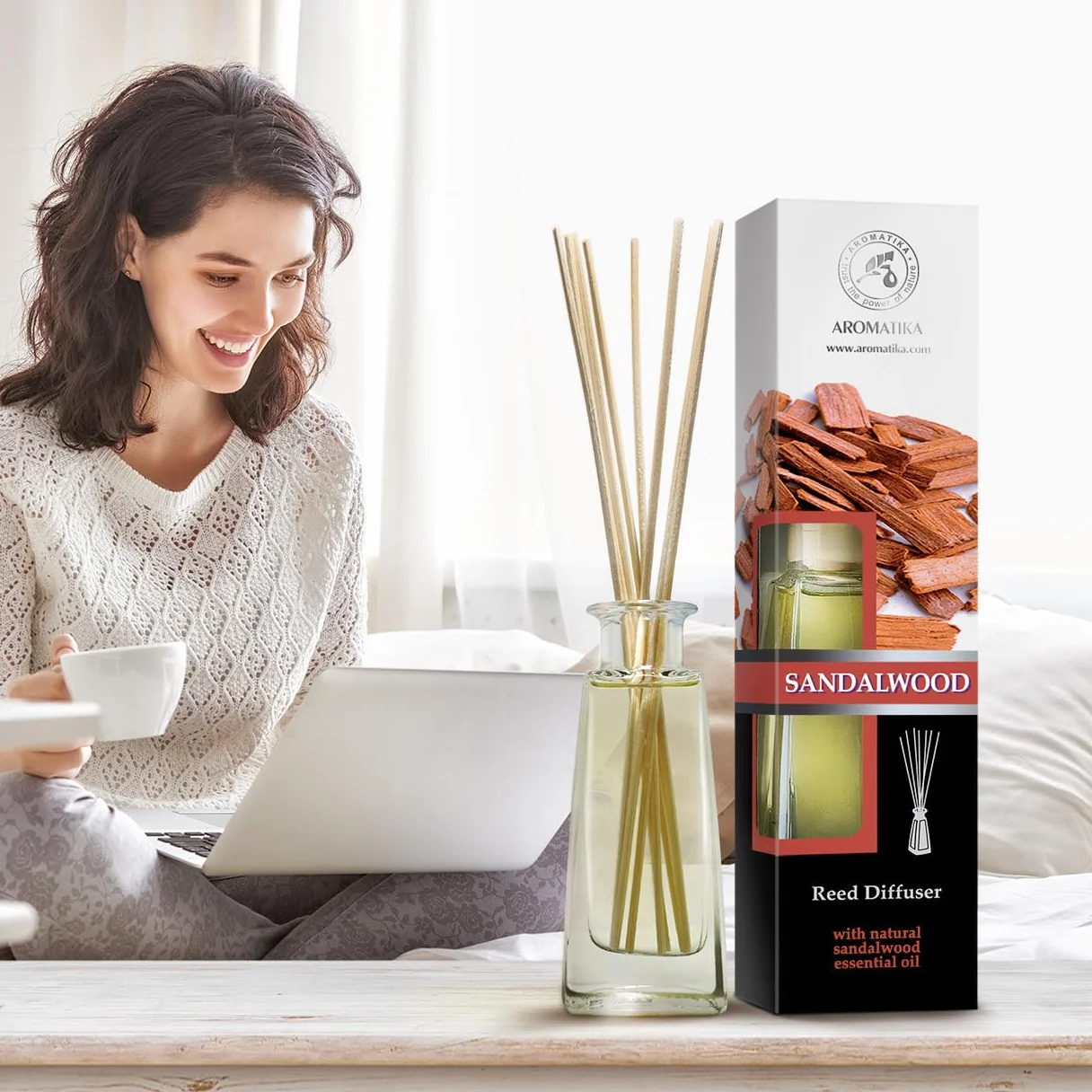 Dyfuzor Zapachowy z Patyczkami Sandał - 100 ml - Dyfuzor z Naturalnym Olejkiem z Drzewa Sandałowego - Zapach do Domu - Dyfuzory Trzcinowe - Odświeżacz z Patyczkami - Drzewo Sandałowe