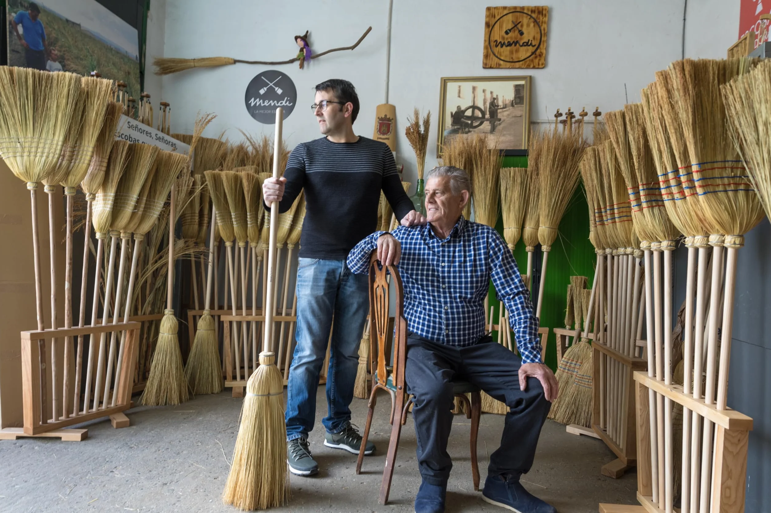 Mendi Miotła czarownicy rzemieślnicza 111 cm