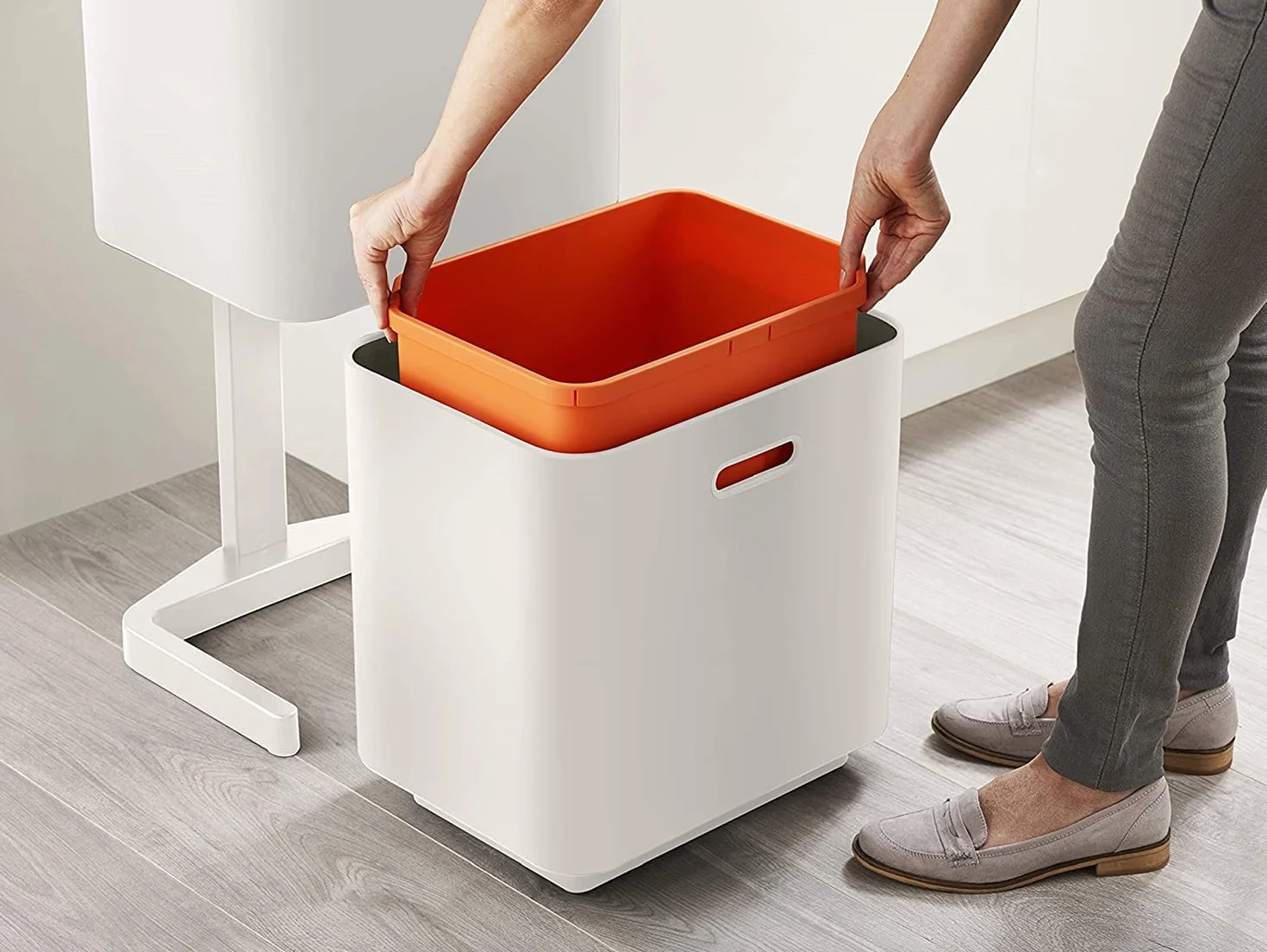 Joseph Joseph Totem Max - Kuchenny kosz do segregacji i recyklingu odpadów 60 litrów z filtrem odpornym na zapachy i wyjmowanym pojemnikiem na odpady spożywcze, Kamień