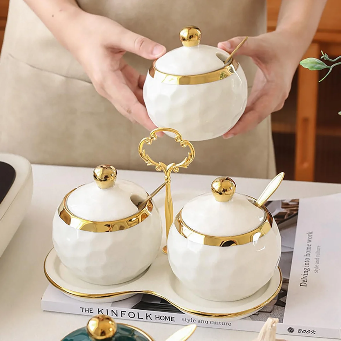 Foraineam Porcelanowy garnek na przyprawy, cukiernica, słoiki na przyprawy z pokrywką, łyżką i tacą, pojemnik na sól, pojemniki na przyprawy, zestaw białych misek na cukier, do kuchni, restauracji,