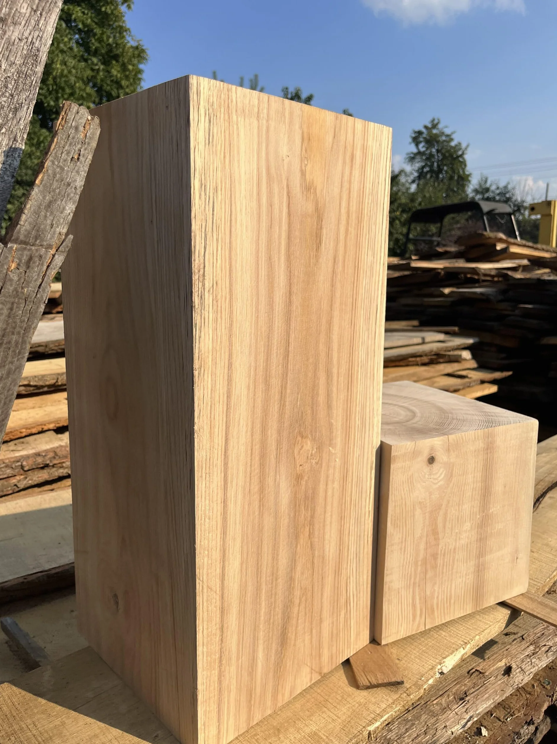Jesionowe klocki, klocki z litego drewna jesionowego 30x30x...cm, kolumny jesionowe, klocki dekoracyjne drewniane, stojak na kwiaty, naturalny produkt, rustykalny styl, rękodzieło (30x30x20cm)