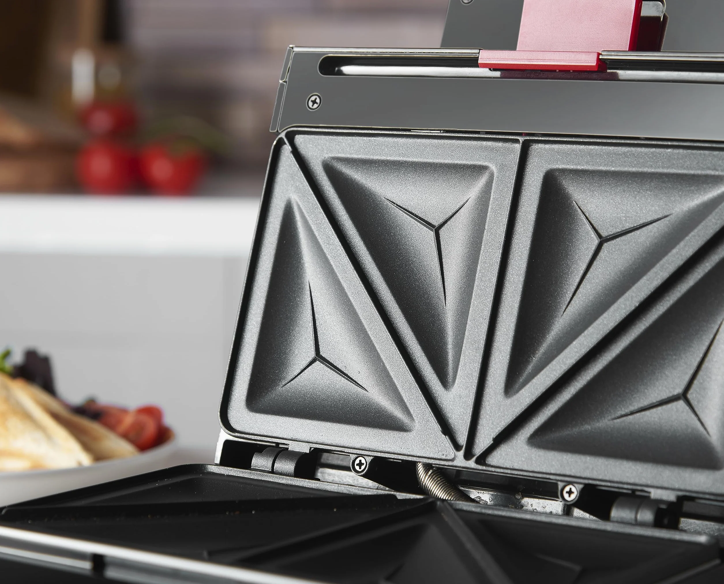Russell Hobbs Opiekacz do kanapek, wytrzymałe nieprzywierające płyty, łatwy w czyszczeniu, szybkie nagrzewanie, bez BPA, przechowywanie w pionie, 750W, czarny, Creations Easy Clean, 26800-56