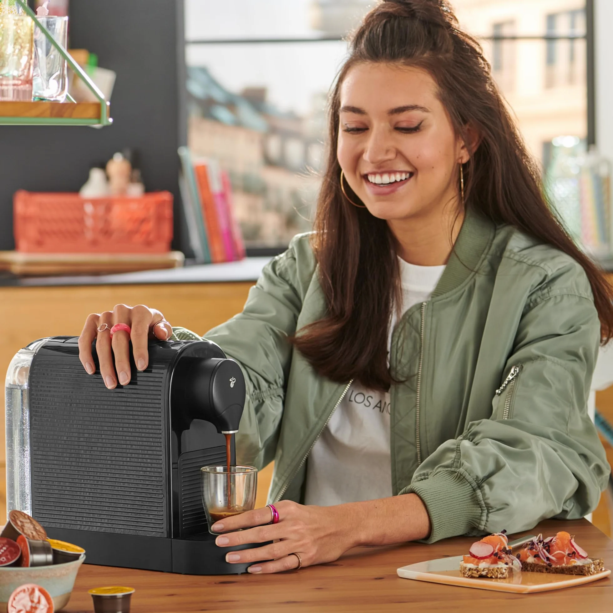 Tchibo Cafissimo "Pure plus" ekspres do kawy na kapsułki do Caffè Crema, espresso i kawy | 0,8 l | 1250 W | 11,9 x 33,7 x 24 cm | czarny