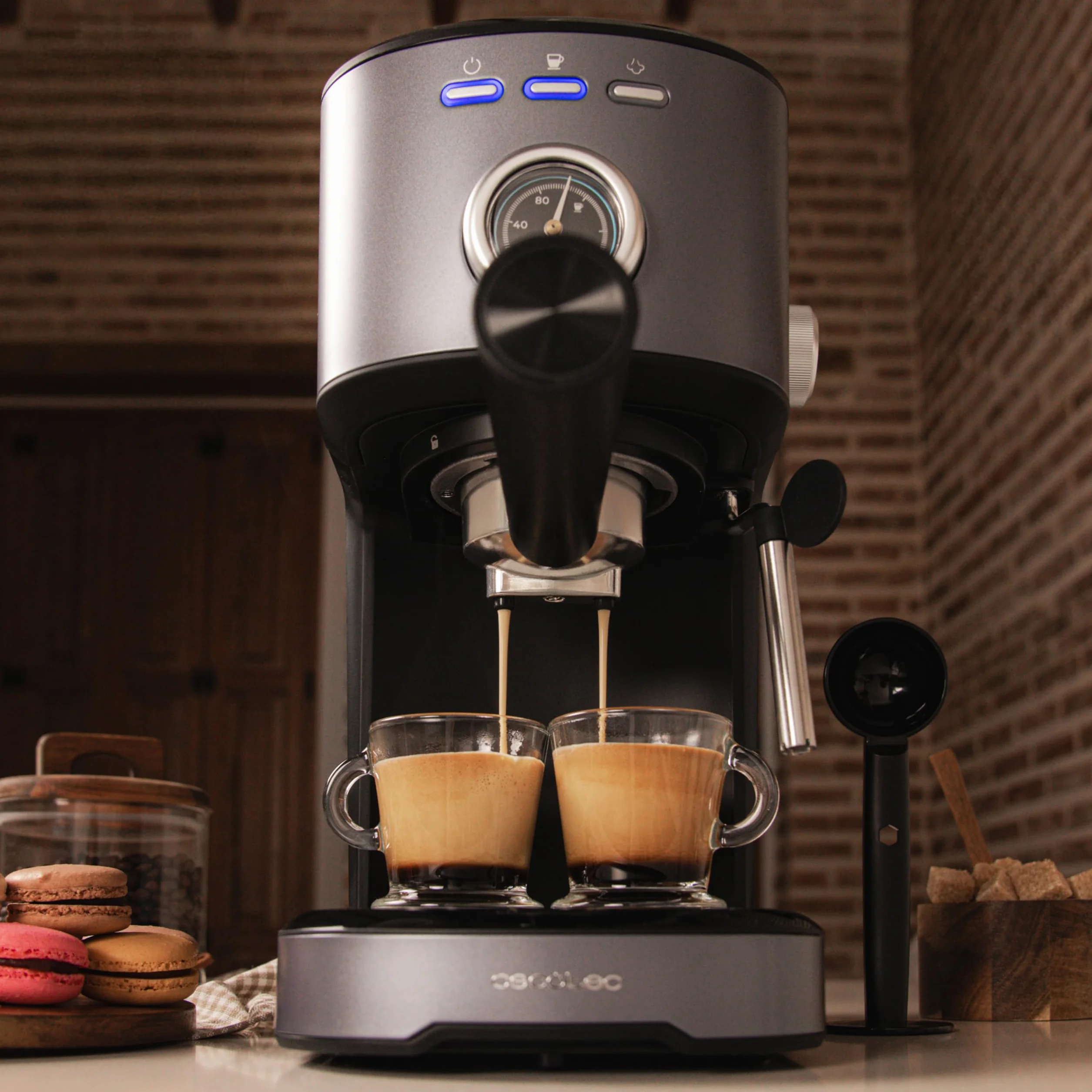 Cecotec Ekspres do kawy Power Espresso 20 Pecan Steel. Cyfrowy ekspres do kawy z 20 barami i obrotową parą.