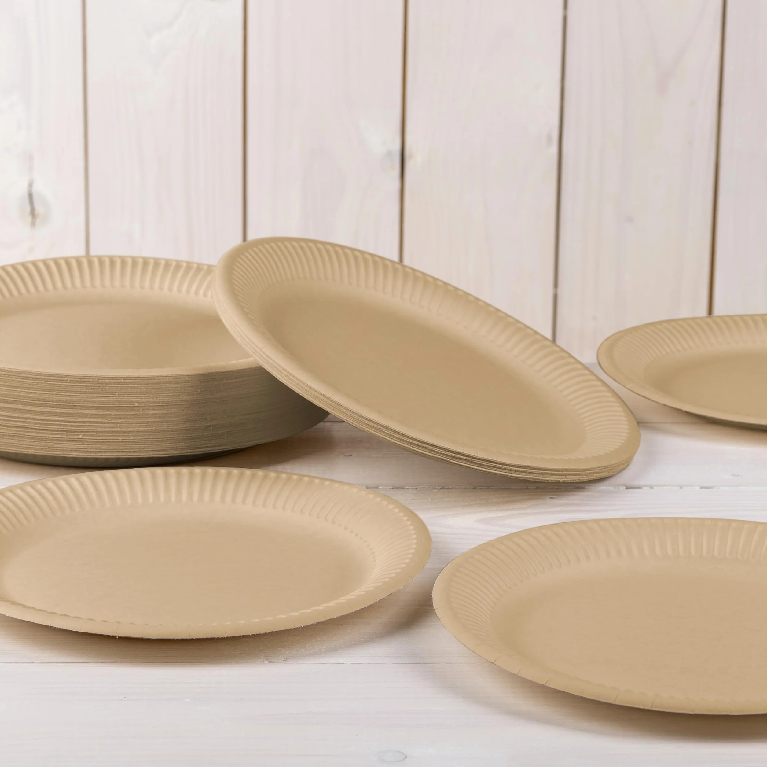 HEKU be green 100 biologicznych talerzy papierowych, Ø 23 cm, certyfikat FSC, biodegradowalne, wszechstronne i przyjazne dla środowiska, idealne do grillowania, pikniku i imprez