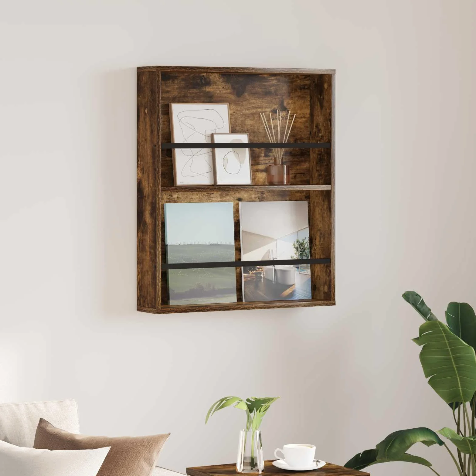 Nowoczesny stojak na czasopisma ścienny z drewna inżynieryjnego wędzonego dębu, 60 x 12 x 70 cm, regał na czasopisma z regulowanymi półkami do salonu lub biura, stylowy organizer ścienny i zysk