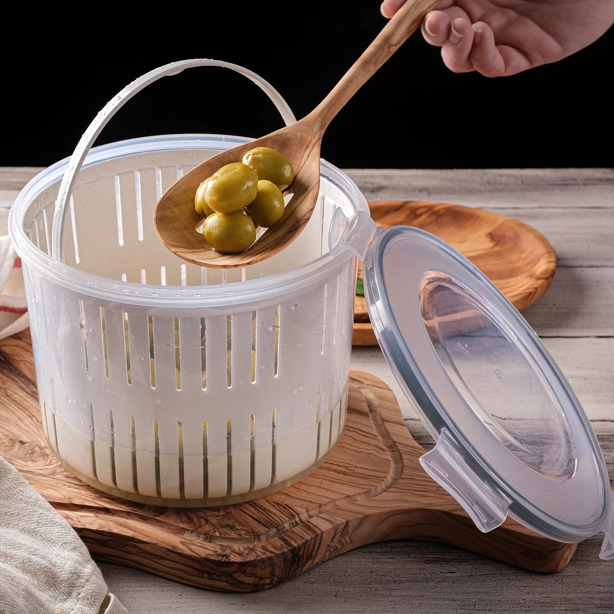 CRYSTALIA Duży słoik na marynaty o pojemności 2500 ml z sitkiem, 100% wolny od BPA, pojemnik na marynaty z sitkiem, uchwyt na marynat, wiadro z piklami, beczka oliwkowa jalapeno, szczelna i sitko do