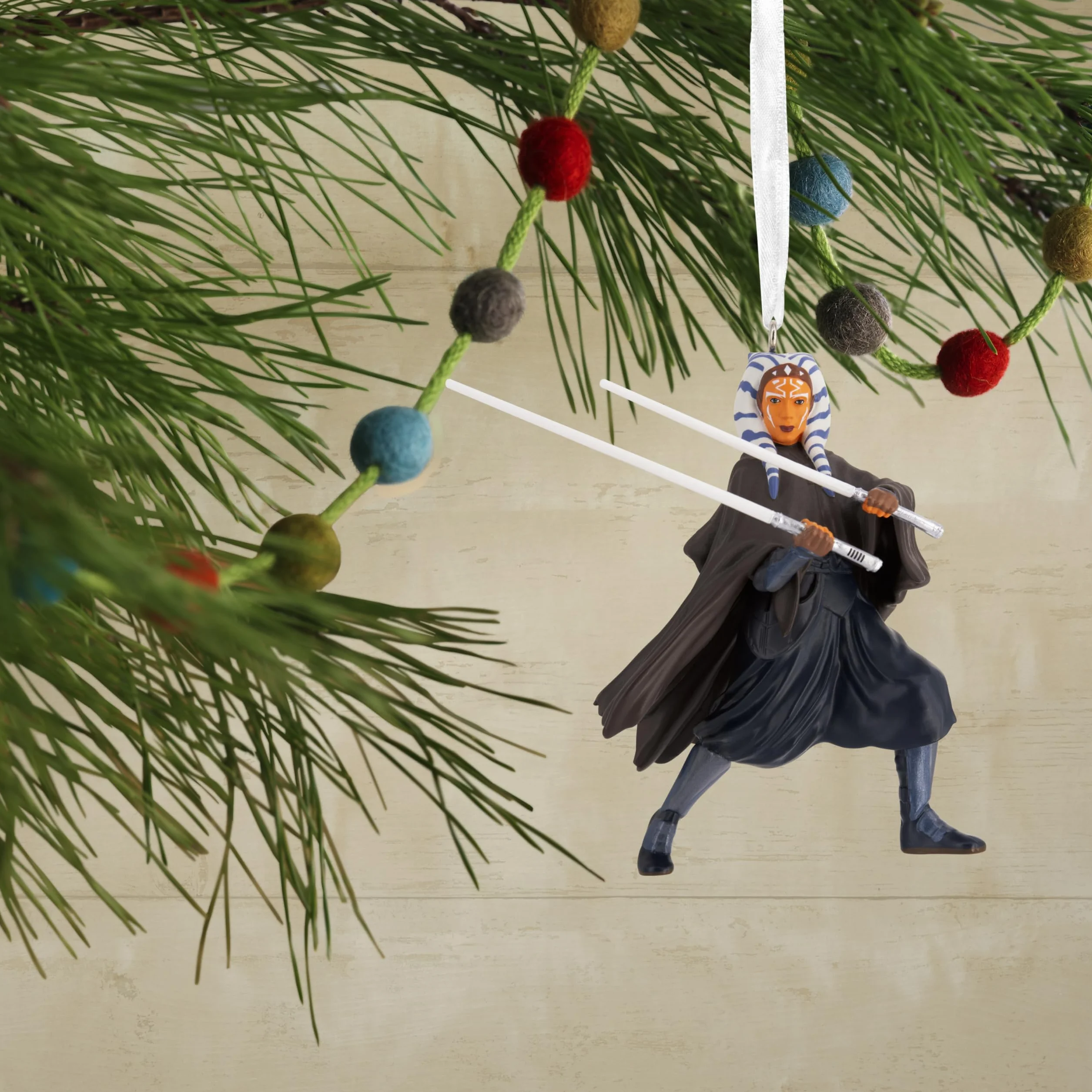 Hallmark Gwiezdne Wojny Ahsoka wisząca ozdoba, dekoracja drzewa z żywicy, wisząca ozdoba bożonarodzeniowa, prezenty na Boże Narodzenie