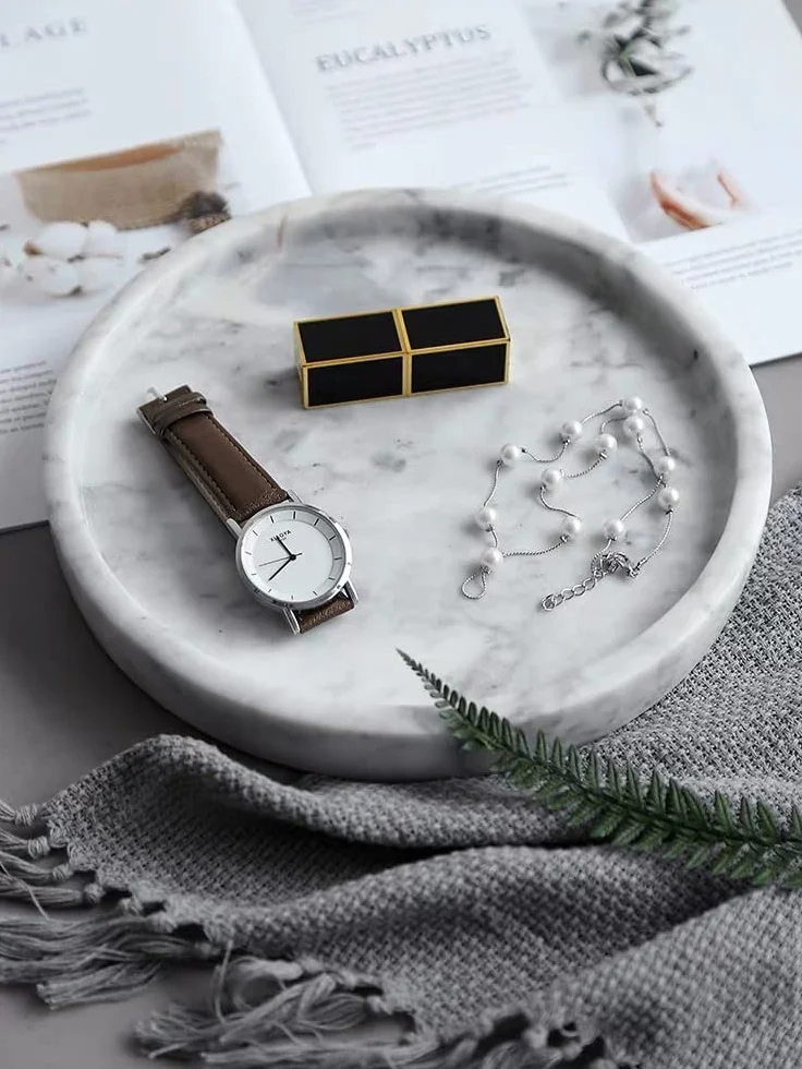Okrągła taca z naturalnego marmuru 14 cm do przechowywania biżuterii i perfum