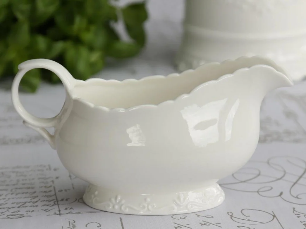 sosjerka miska na sos dzbanek z porcelany biały "Provence" firmy Chic Antique