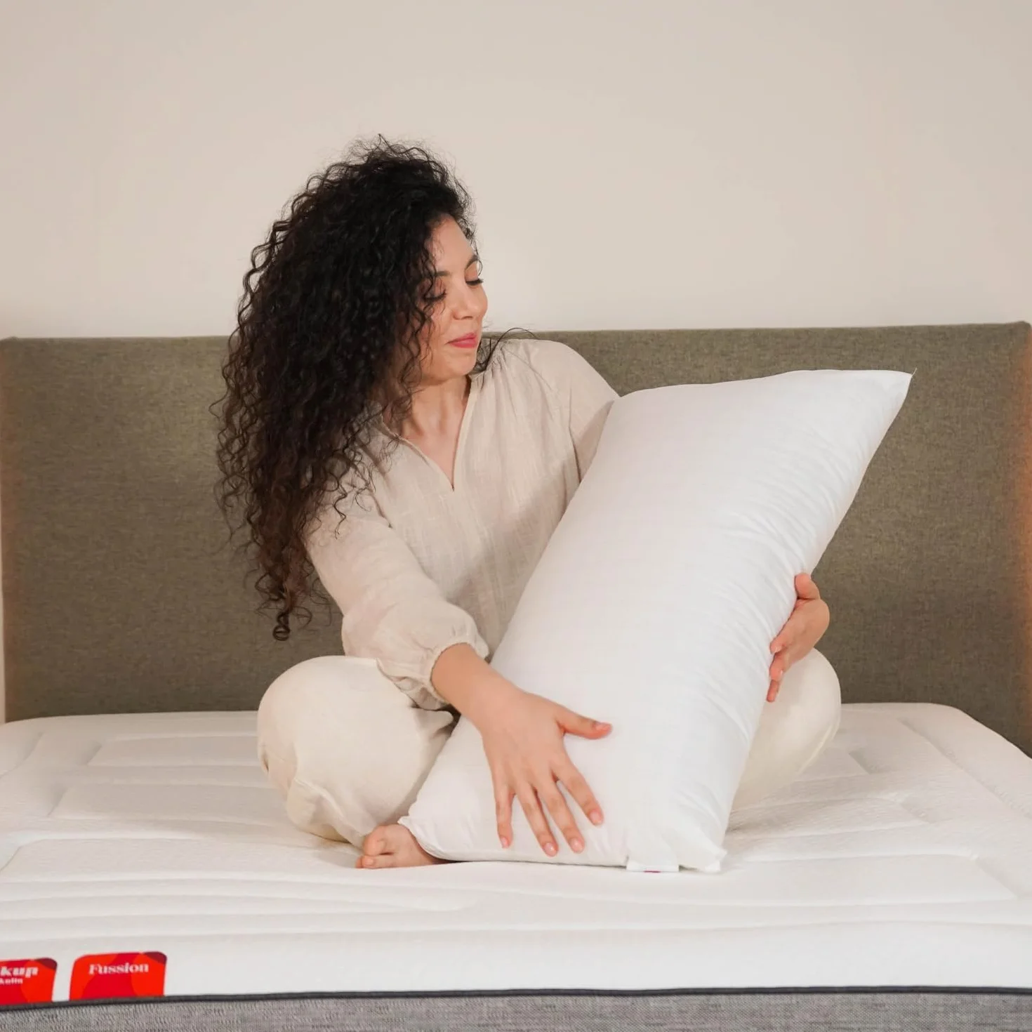 Pikolin Home - Ergonomiczna wiskoelastyczna poduszka z podwójną, dopasowaną poszewką z rdzeniem z pianki memory do spania na boku lub na plecach