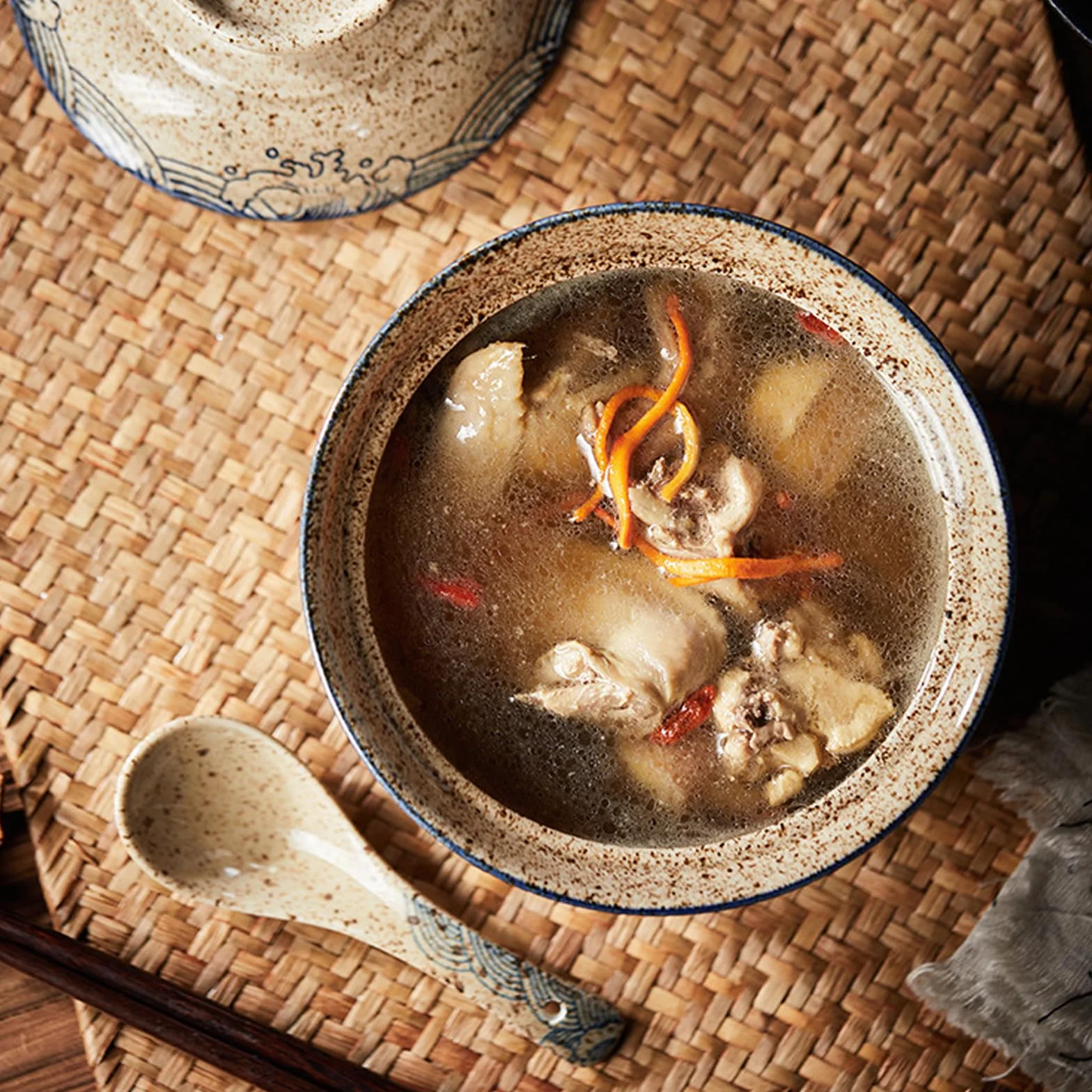 2 x zestaw misek do ramen 800 ml, ceramiczna miska do ramen z pokrywką, łyżką i pałeczkami, japońska miska na zupę, azjatyckie naczynia Ø 16 cm, miska na rameny, sałatki, musli (A)