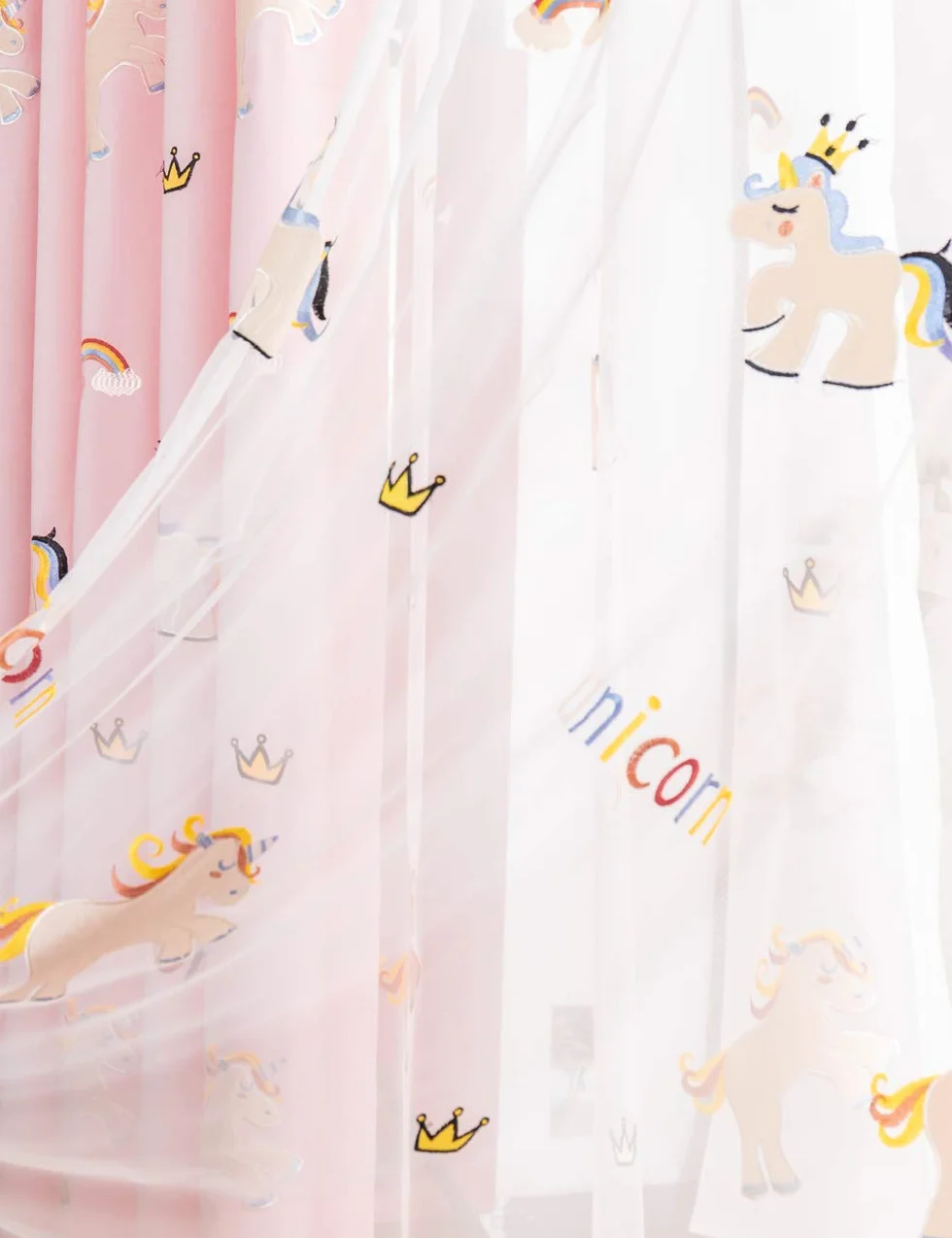Lactraum Firanka do pokoju dziecięcego dziewczynki, motyw księżniczki, haftowany jednorożec, tęcza chmura, woal, z taśmą uniwersalną, 100 x 245 cm