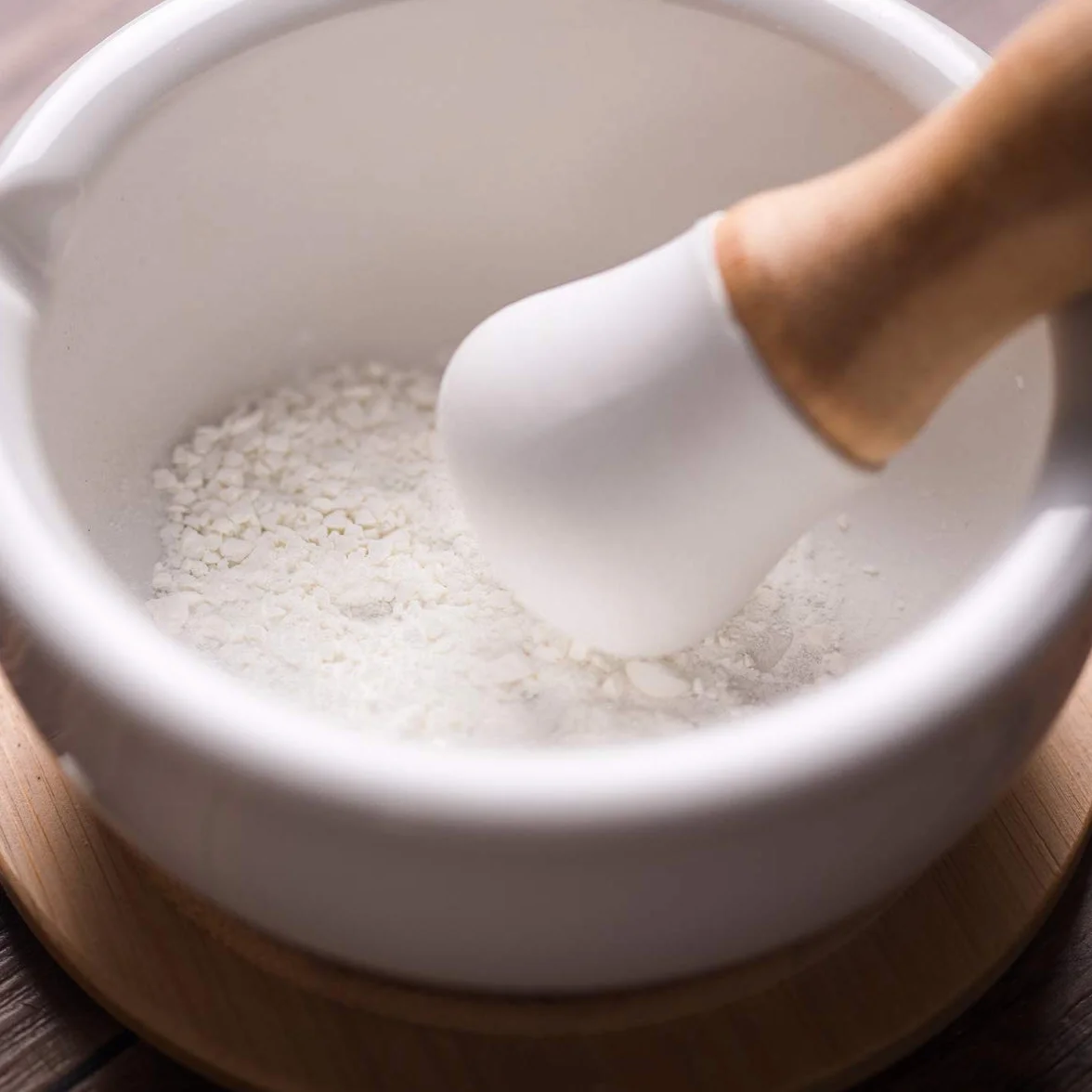 Porcelanowy zestaw moździerzów i tłuczków – kruszarka do tabletek, młynek do przypraw, miska na zioła, proszek pesto, molcajete do soli, pokrywka plus, antypoślizgowa podstawa