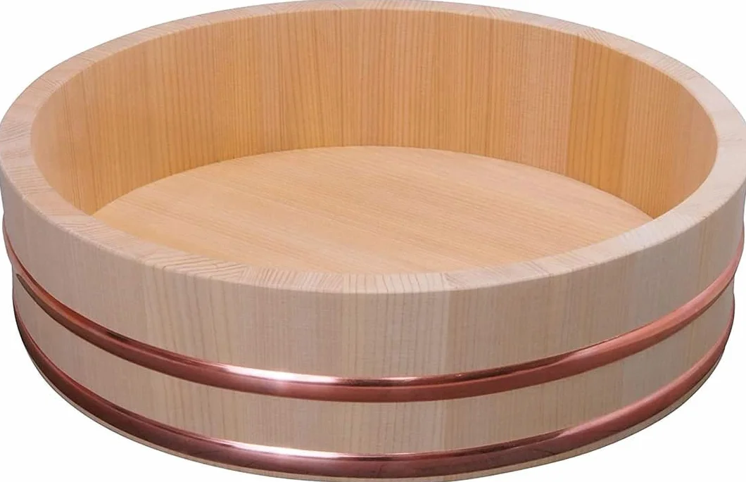 TIKUSAN Drewniana wanna do mieszania ryżu Hangiri Miedziana opaska wyprodukowana w Japonii Sushi Rice Bowl Sushi Oke (33 cm)