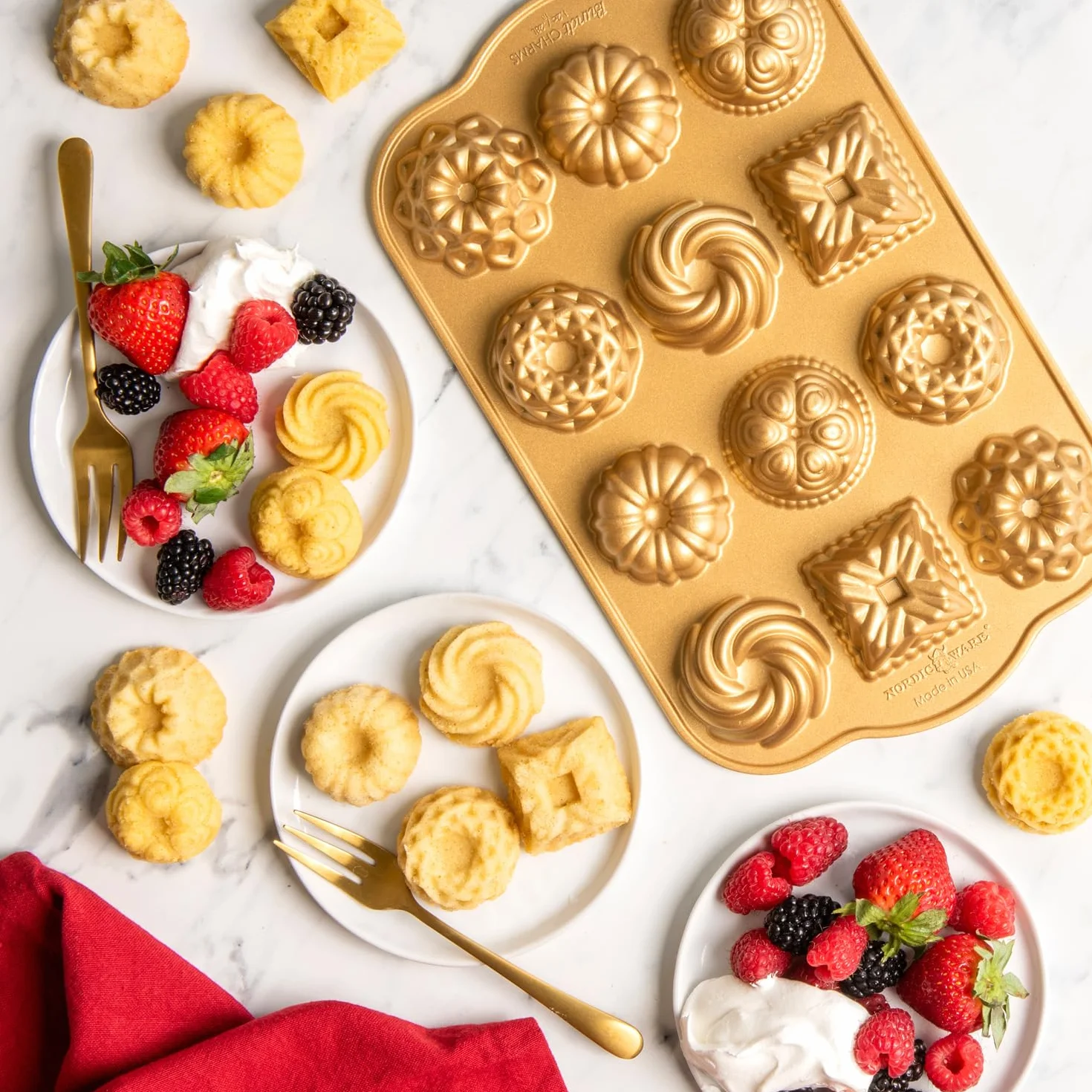 Nordic Ware Bundt Charms Pan, 3D odlewana aluminiowa forma do ciasta, z geometrycznym wzorem, forma do ciasta Kolor: złoty
