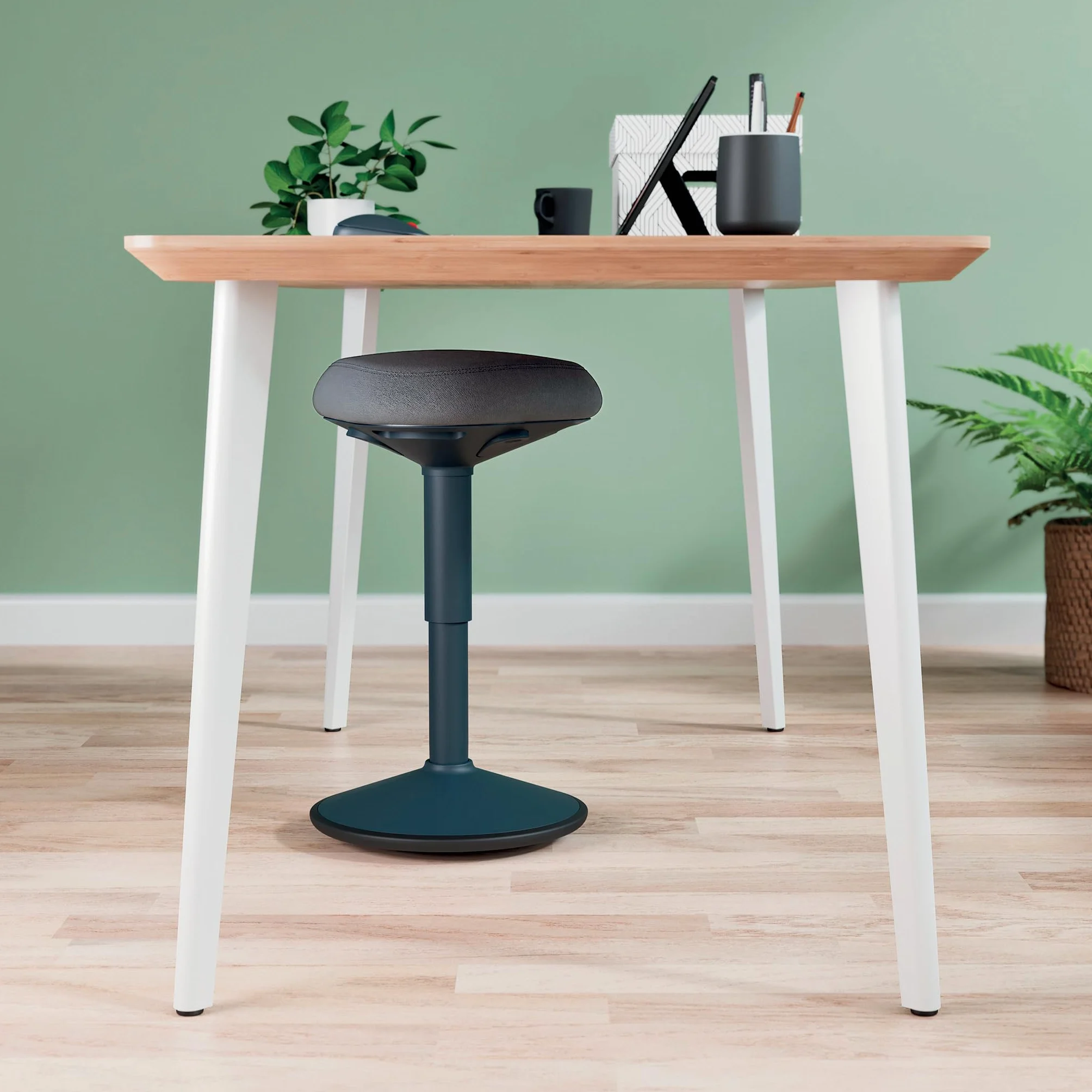 Stołek Leitz Ergo Active z Unikalną Komfortową Poduszką z Pianki o Podwójnej Gęstości, Regulowana Wysokość od 47 do 64cm, Siedzisko w 100% z Recyklingu, Udźwig 110kg, Seria Ergo, Ciemnoszary, 65440089