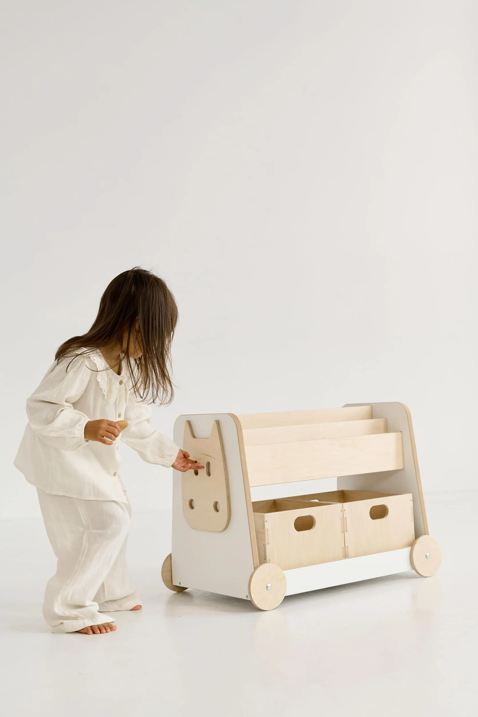 Babywood Regał na książki na kółkach | bezpieczny regał na książki dla dzieci | regał na książki Montessori | regał na książki magazynowe
