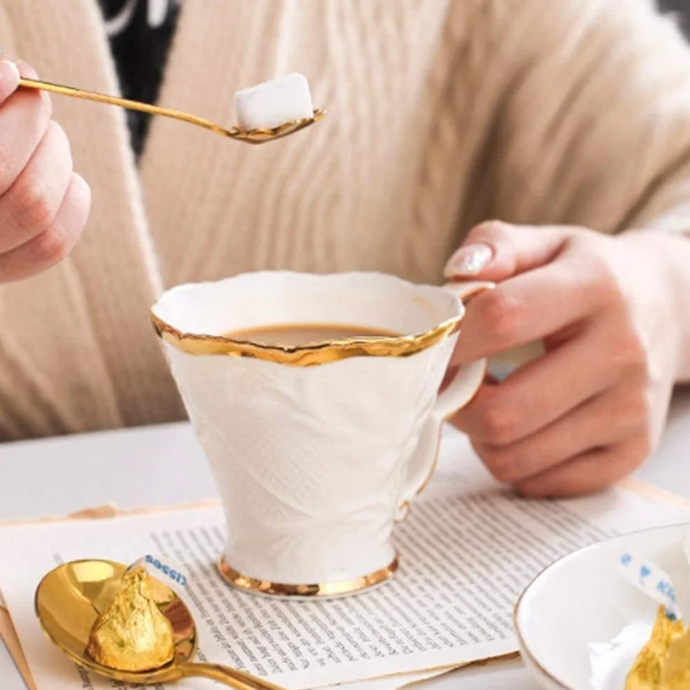 Zestaw Do Herbaty 8 Sztuk Ceramiczny Zestaw Do Herbaty Kubki I Taca Do Kawy Złote Wykończenia Styl Europejski Popołudniowa Herbata Drinkware Zestaw Do Kawy Serwis Do Kawy I Herbaty Zestaw Do Czajnicze