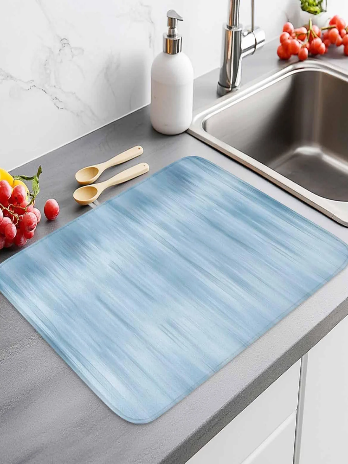 Zestaw mat do suszenia naczyń w jasnoniebieskie ombre, 40 x 45 cm, z mikrofibry, na blat kuchenny, chłonne podkładki do zlewów i kawiarni, nowoczesny abstrakcyjny design, 2 sztuki