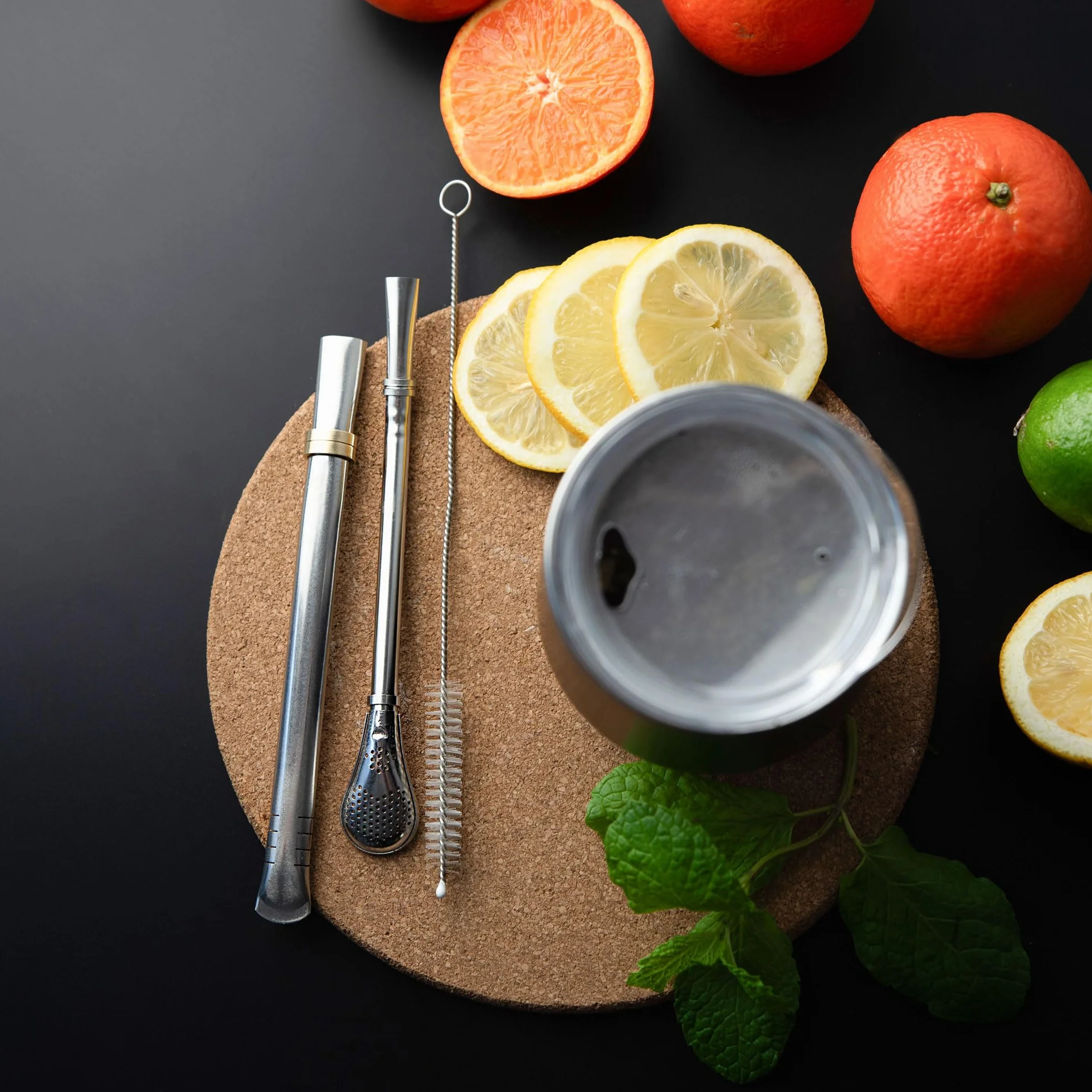 Aquafloow Kubek do Yerba Mate 350 ml + 2 Stalowe Słomki, Kubek z Podwójnymi Ściankami do Yerba Mate | Pokrywka Wolna od BPA, Zestaw do Herbaty ze Stali Nierdzewnej do Mate, Yerba – Czarny