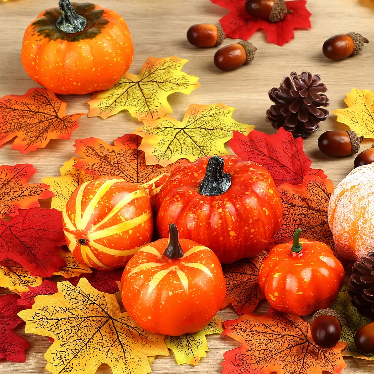 Zestaw dekoracji jesiennych, Kesote 120 szt. sztuczna dynia liść klonu dziękczynienia dekoracja stołu na Halloween, szyszki jodłowe