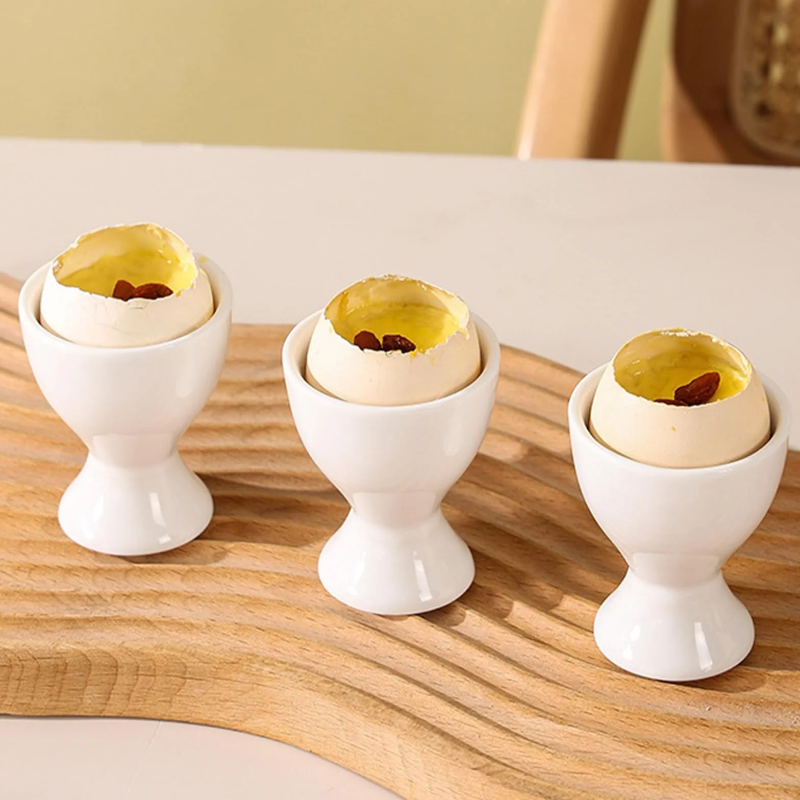 Zestaw 4 porcelanowych kieliszków do jajek, okrągłe, biała porcelana, uchwyt na jajka, możliwość układania w stos, uchwyt na jajka śniadaniowe, gotowane na śniadanie, narzędzie do gotowania