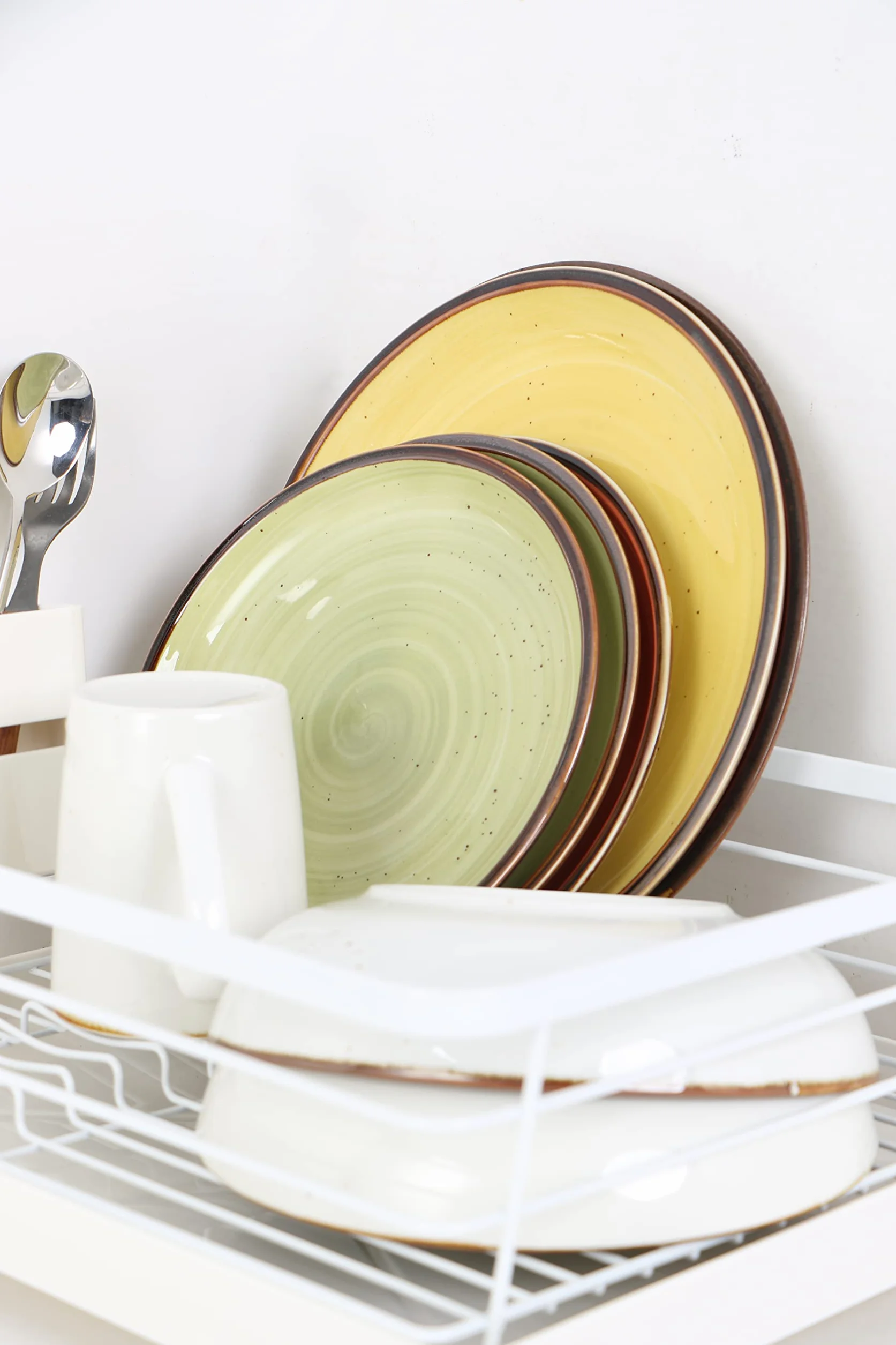 ONEMORE Porcelanowe talerze obiadowe, 21,5 cm, deserowe talerze sałatkowe, ceramiczne talerze z plamkami, zestaw 4 szt., nadaje się do kuchenki mikrofalowej, piekarnika i zmywarki