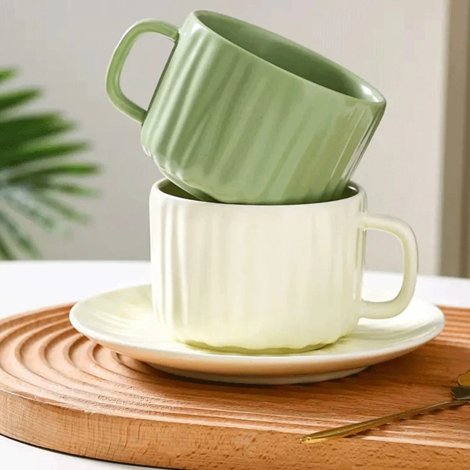 Kubki do kawy, Zestaw ceramicznych filiżanek do kawy 250 ml ze spodkiem i łyżeczką, biało-zielony(White)
